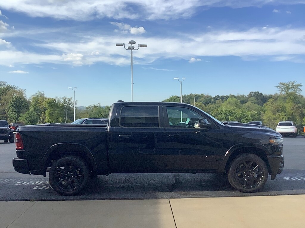 New 2026 Ram 1500 LARAMIE CREW CAB 4X4 5'7 BOX Pickup