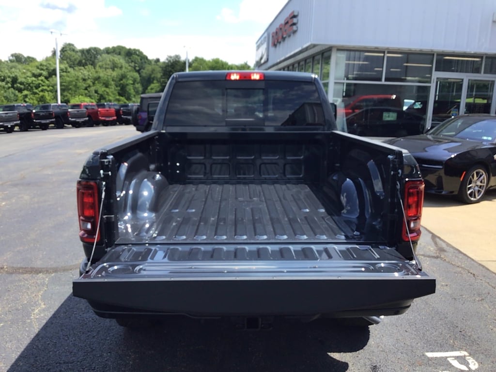 New 2026 Ram 2500 WARLOCK CREW CAB 4X4 6'4 BOX Pickup