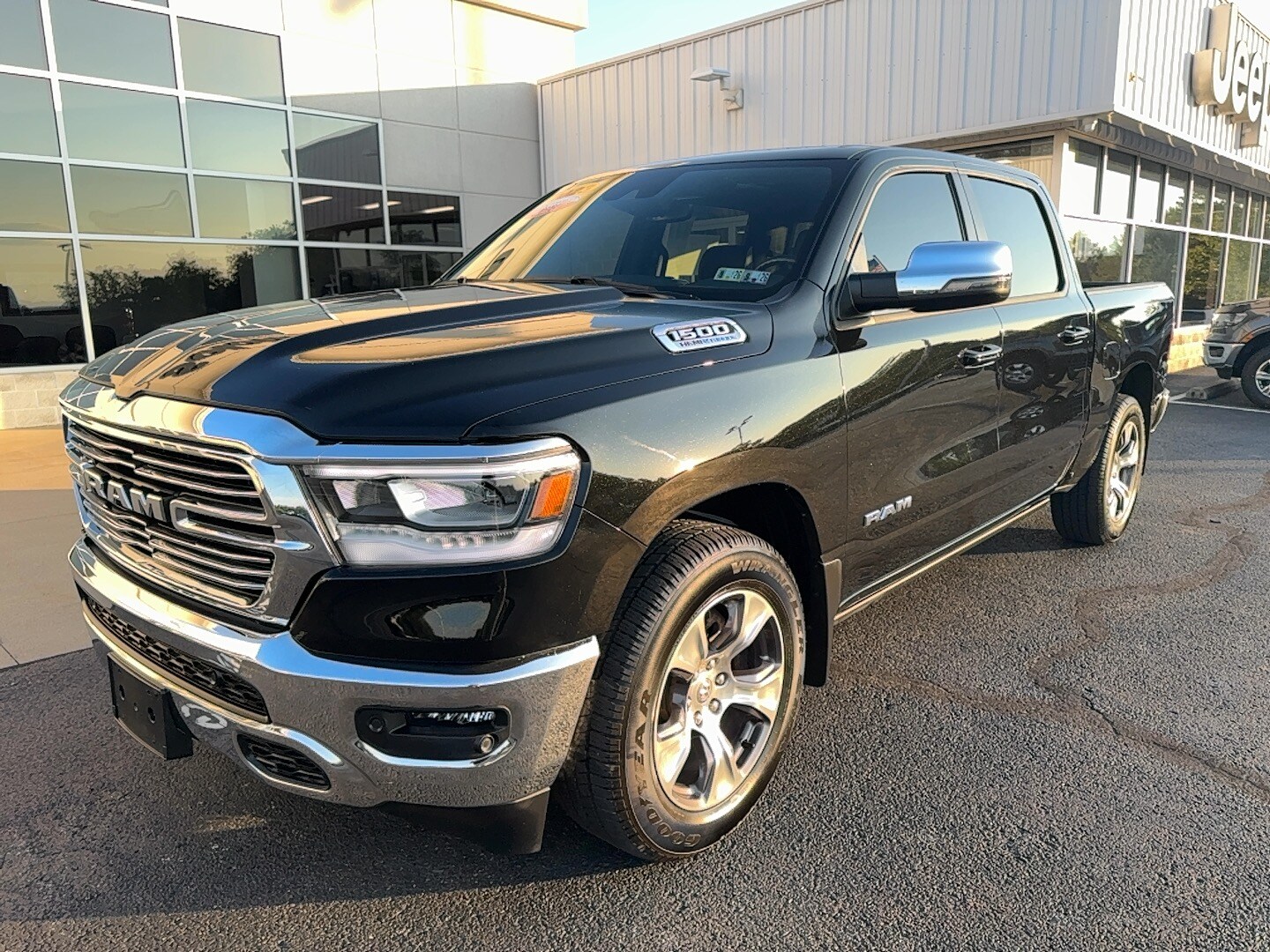 2023 Ram 1500 Laramie photo 3