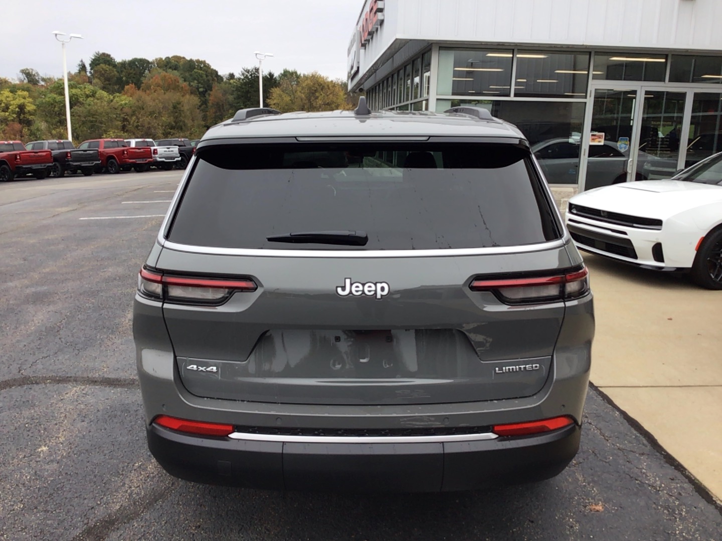 2027 Jeep Grand Cherokee photo 4 of 14