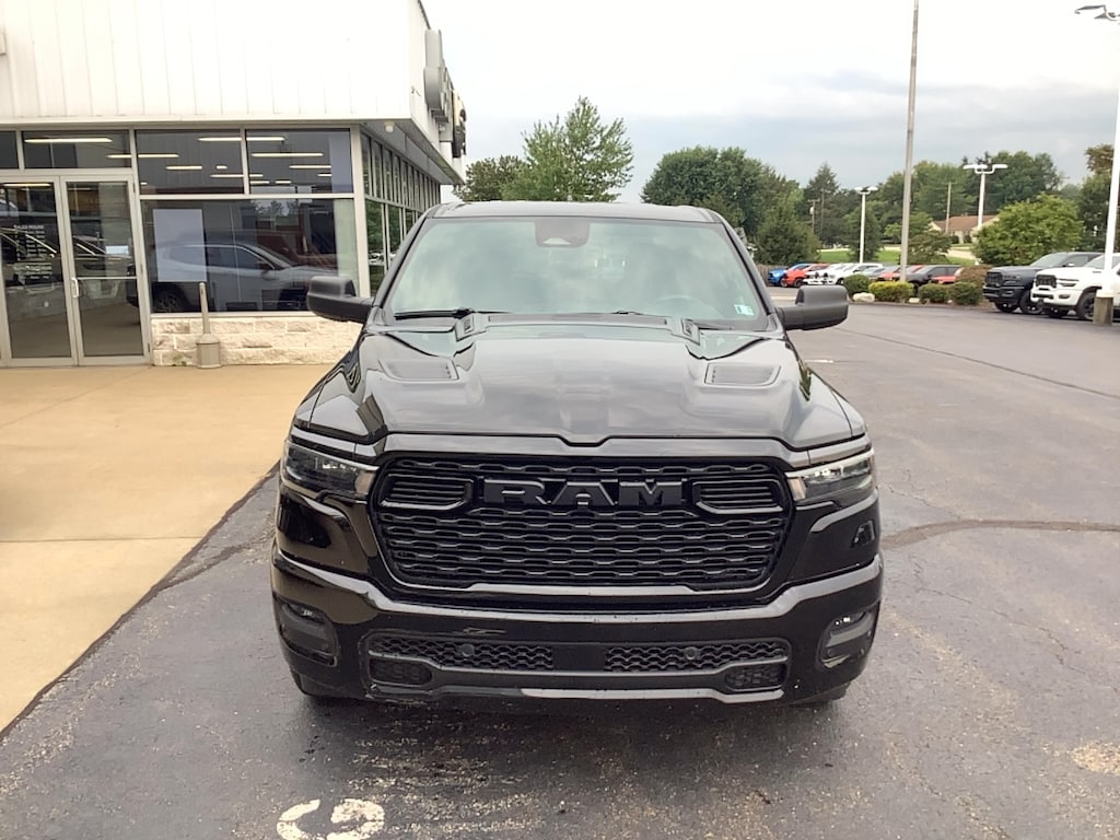 New 2026 Ram 1500 EXPRESS CREW CAB 4X4 5'7 BOX Pickup