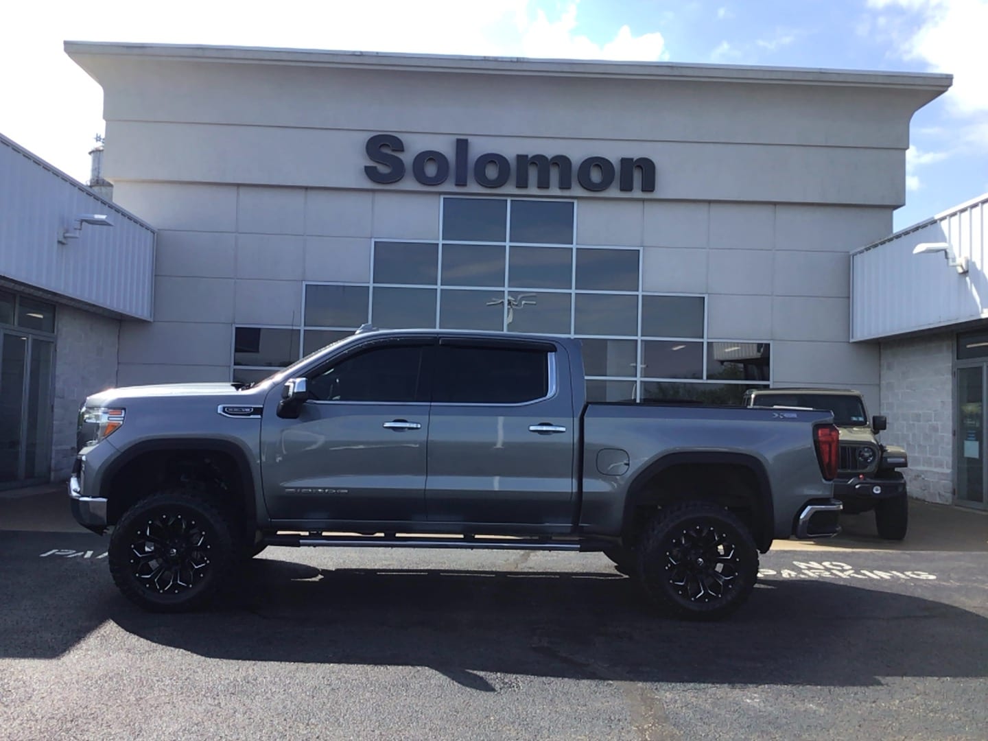 2020 GMC Sierra SLT 4WD Crew Cab Short Box's photo