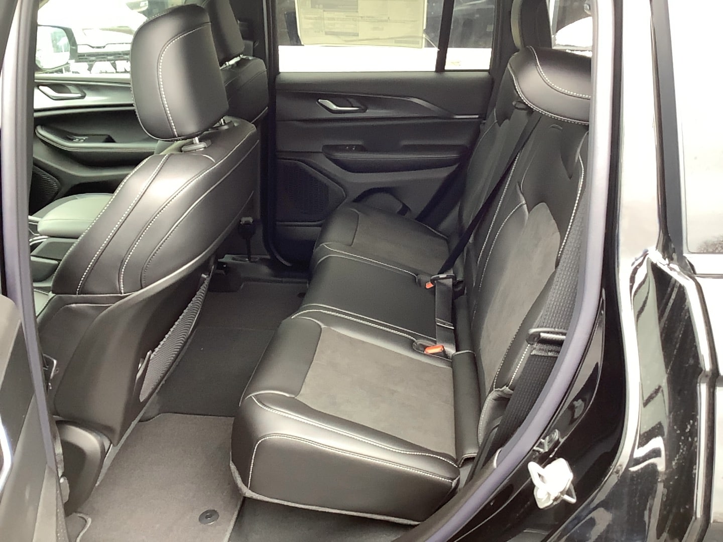 2025 Jeep Grand Cherokee ALTITUDE X 4X4 - 8