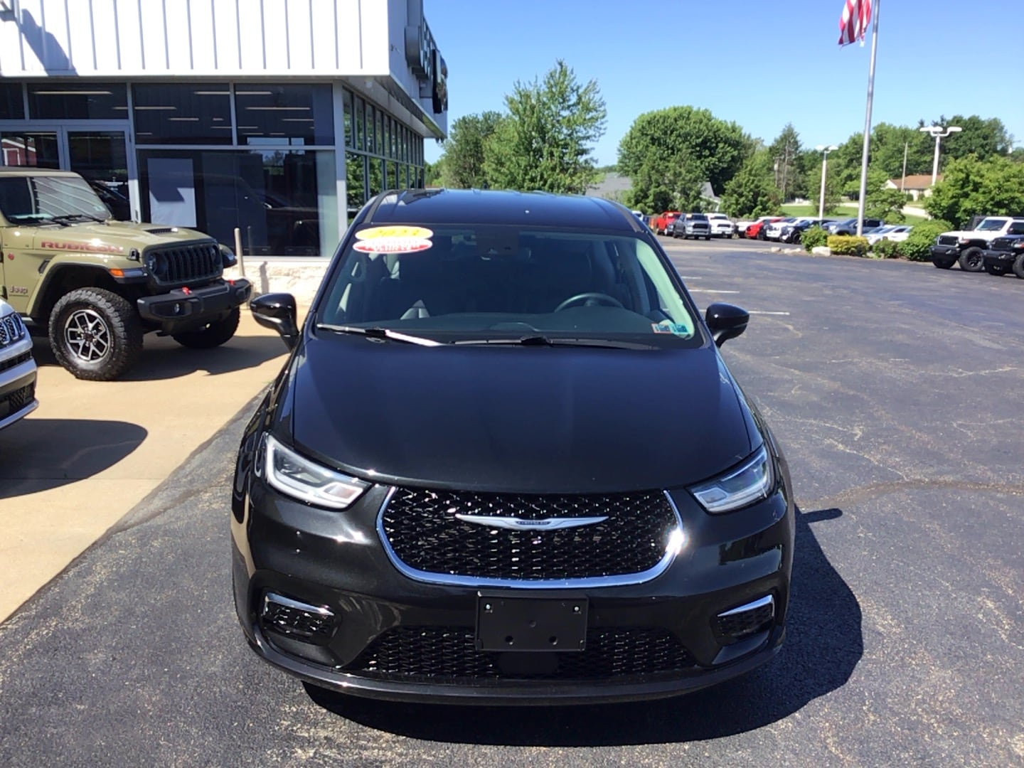 2023 Chrysler Pacifica Touring L Brilliant Black Crystal Pearlcoat at Solomon CJD Carmichaels