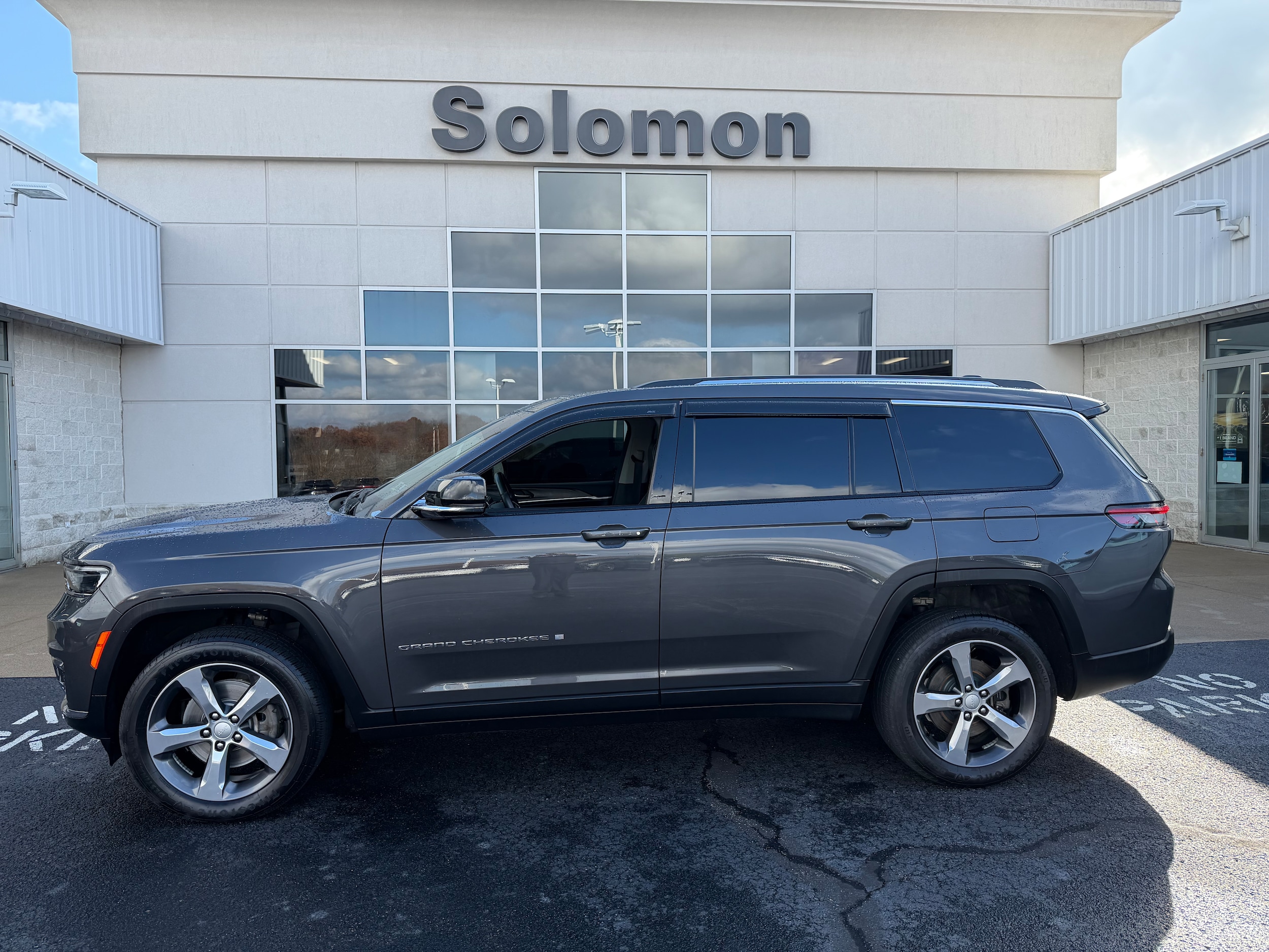 2022 Jeep Grand Cherokee L Limited's photo