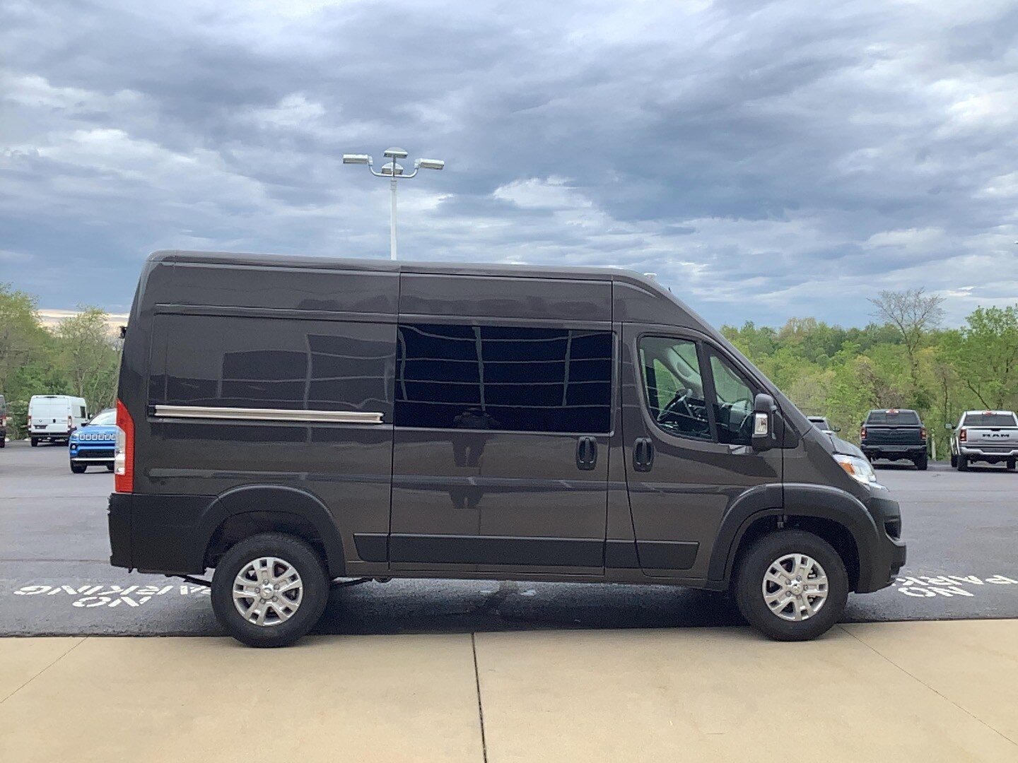 2025 Ram ProMaster 1500 SLT Cargo Van High Roof photo 4