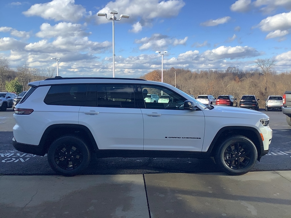 New 2025 Jeep Grand Cherokee L ALTITUDE X 4X4 Sport Utility