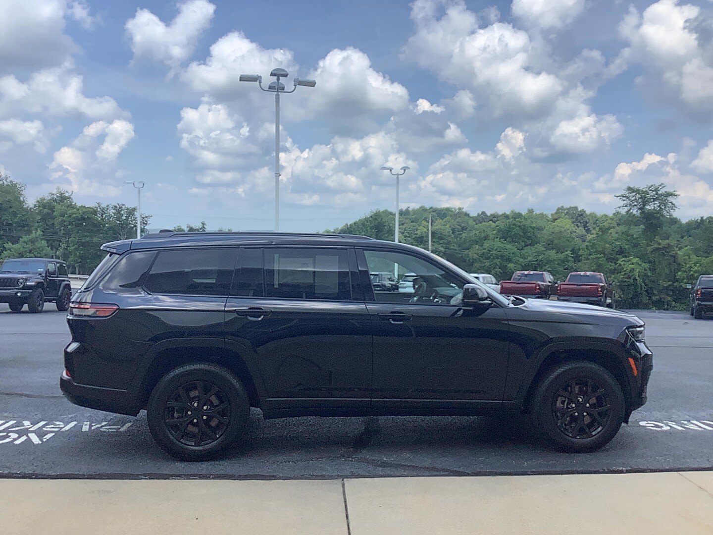 2024 Jeep Grand Cherokee Altitude photo 3