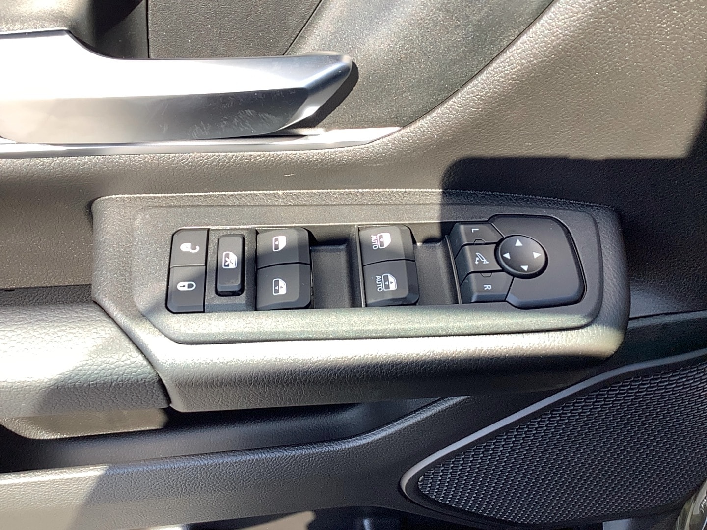2027 Ram 1500 photo 9 of 13