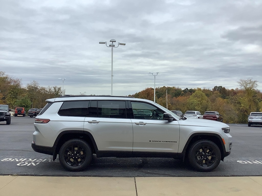 New 2025 Jeep Grand Cherokee L ALTITUDE X 4X4 Sport Utility