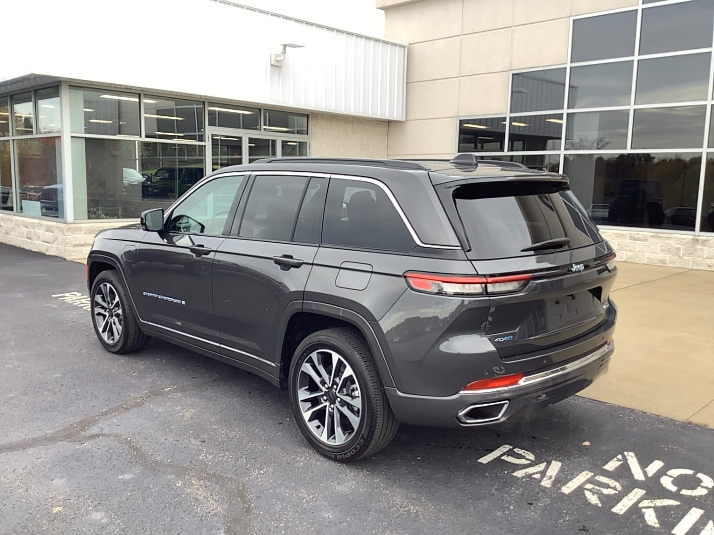 2024 Jeep Grand Cherokee 4xe Overland - 6