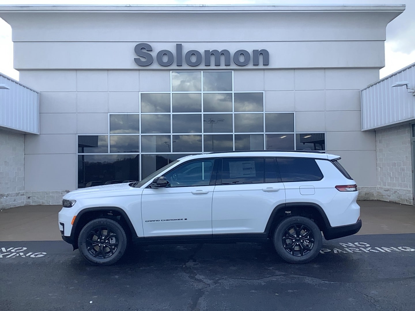 2025 Jeep Grand Cherokee L Altitude's photo