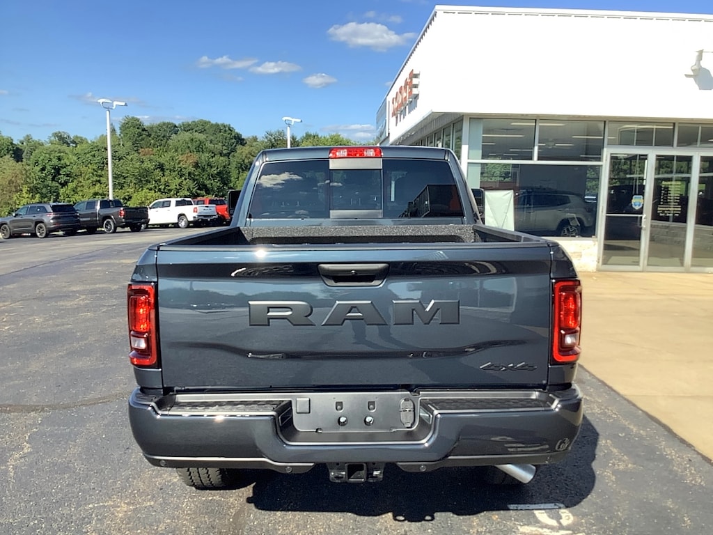 New 2026 Ram 2500 BLACK EXPRESS CREW CAB 4X4 6'4 BOX Pickup
