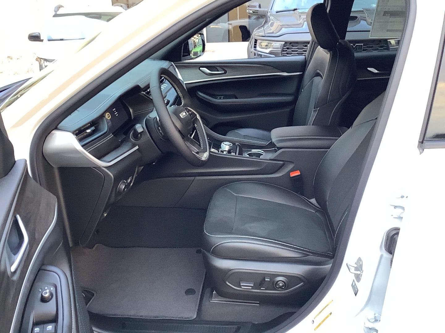 2026 Jeep Grand Cherokee L LAREDO ALTITUDE 4X4 - 9
