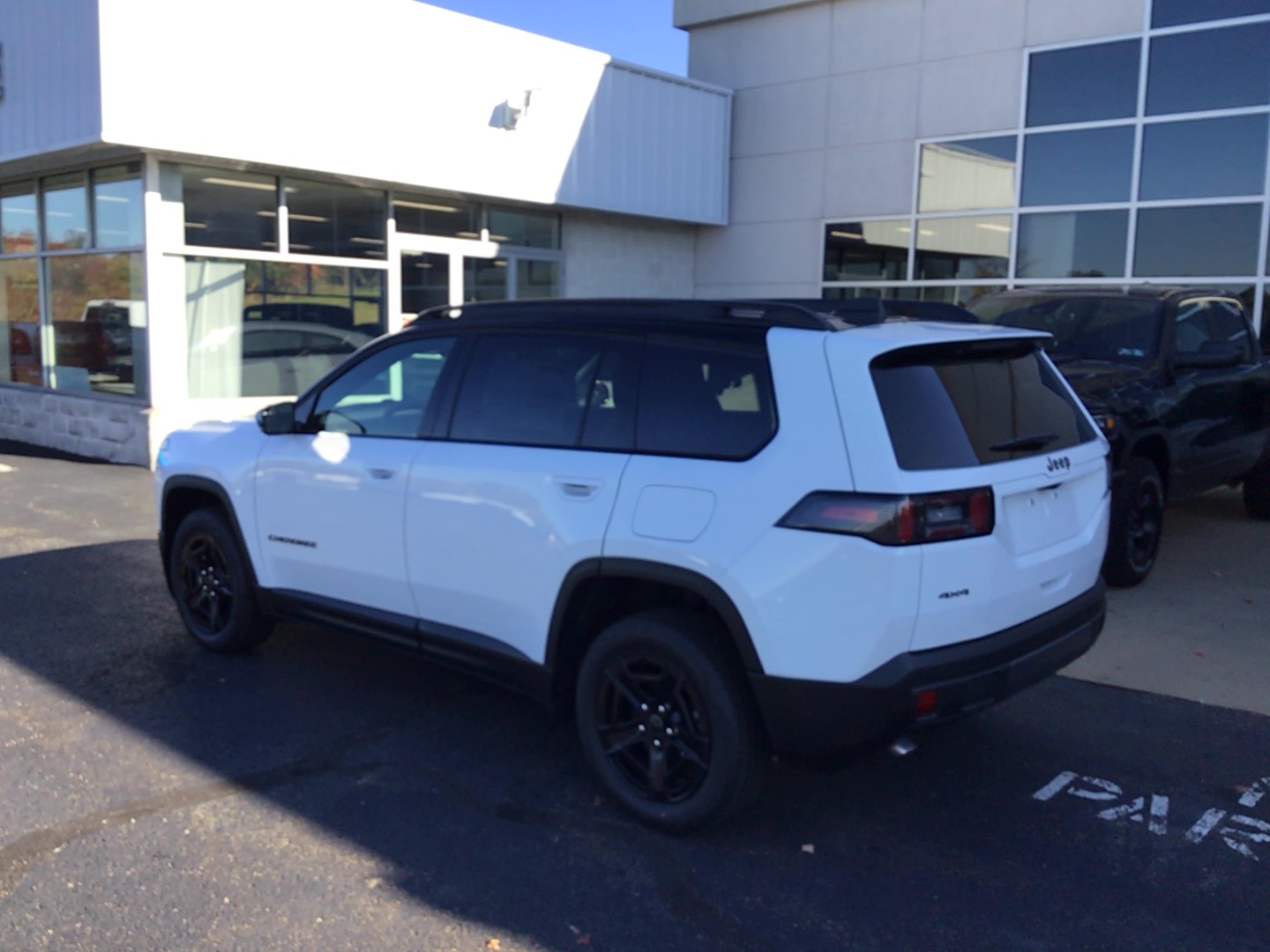 2027 Jeep Cherokee photo 6 of 13