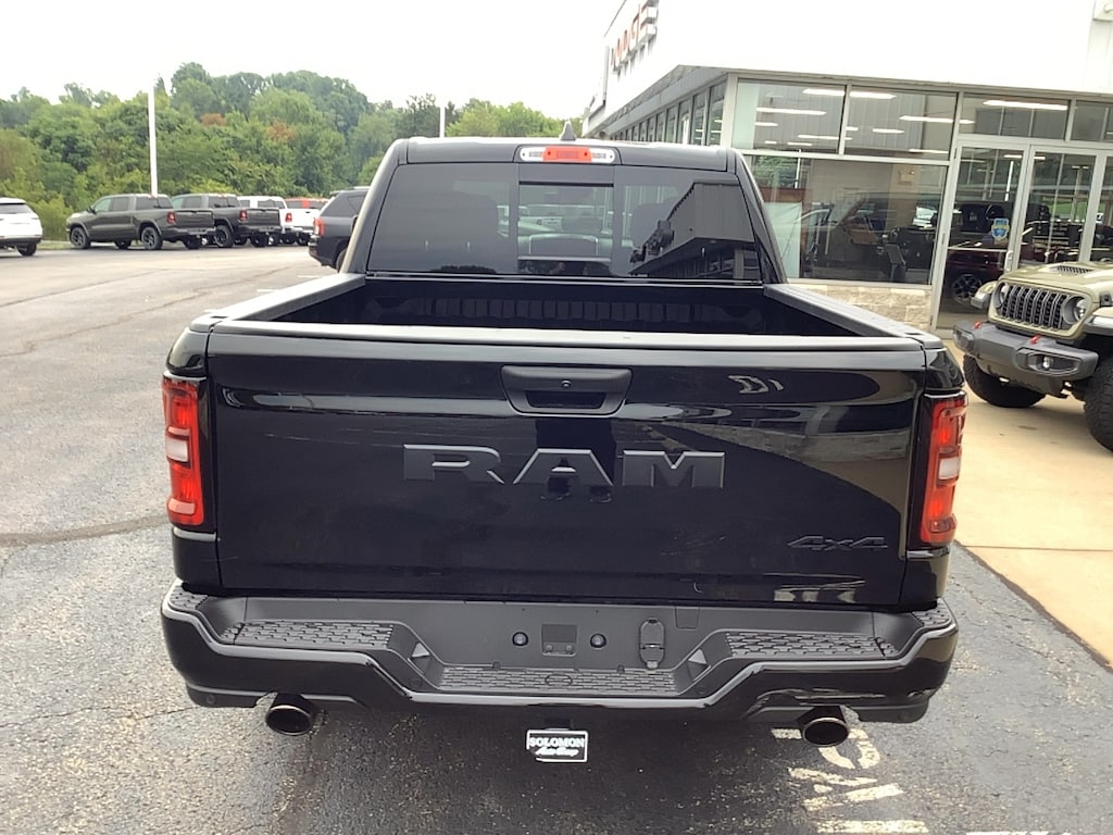 New 2026 Ram 1500 EXPRESS CREW CAB 4X4 5'7 BOX Pickup