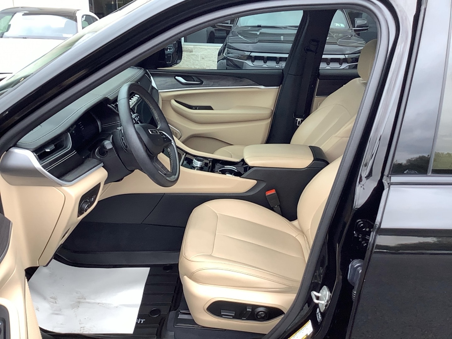 2023 Jeep Grand Cherokee L photo 9 of 15