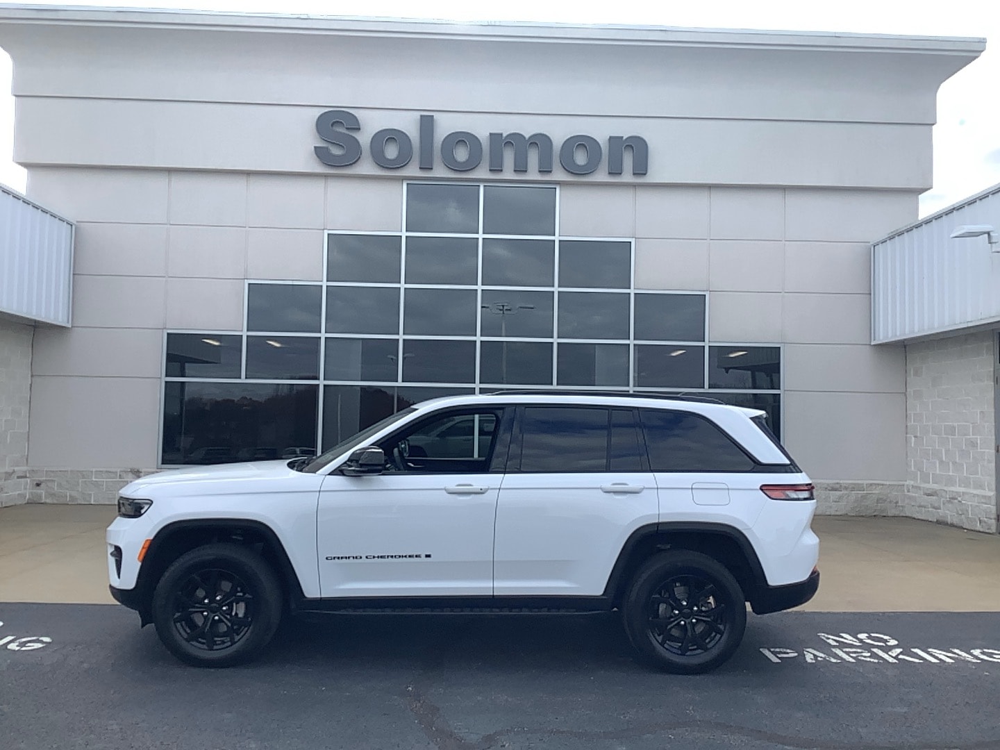 2024 Jeep Grand Cherokee Altitude's photo