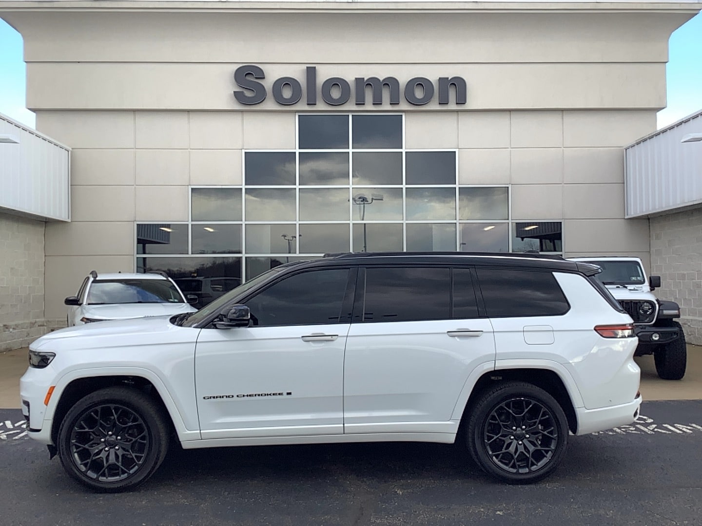2024 Jeep Grand Cherokee L Summit Reserve Bright White Clearcoat at Solomon CJD Carmichaels