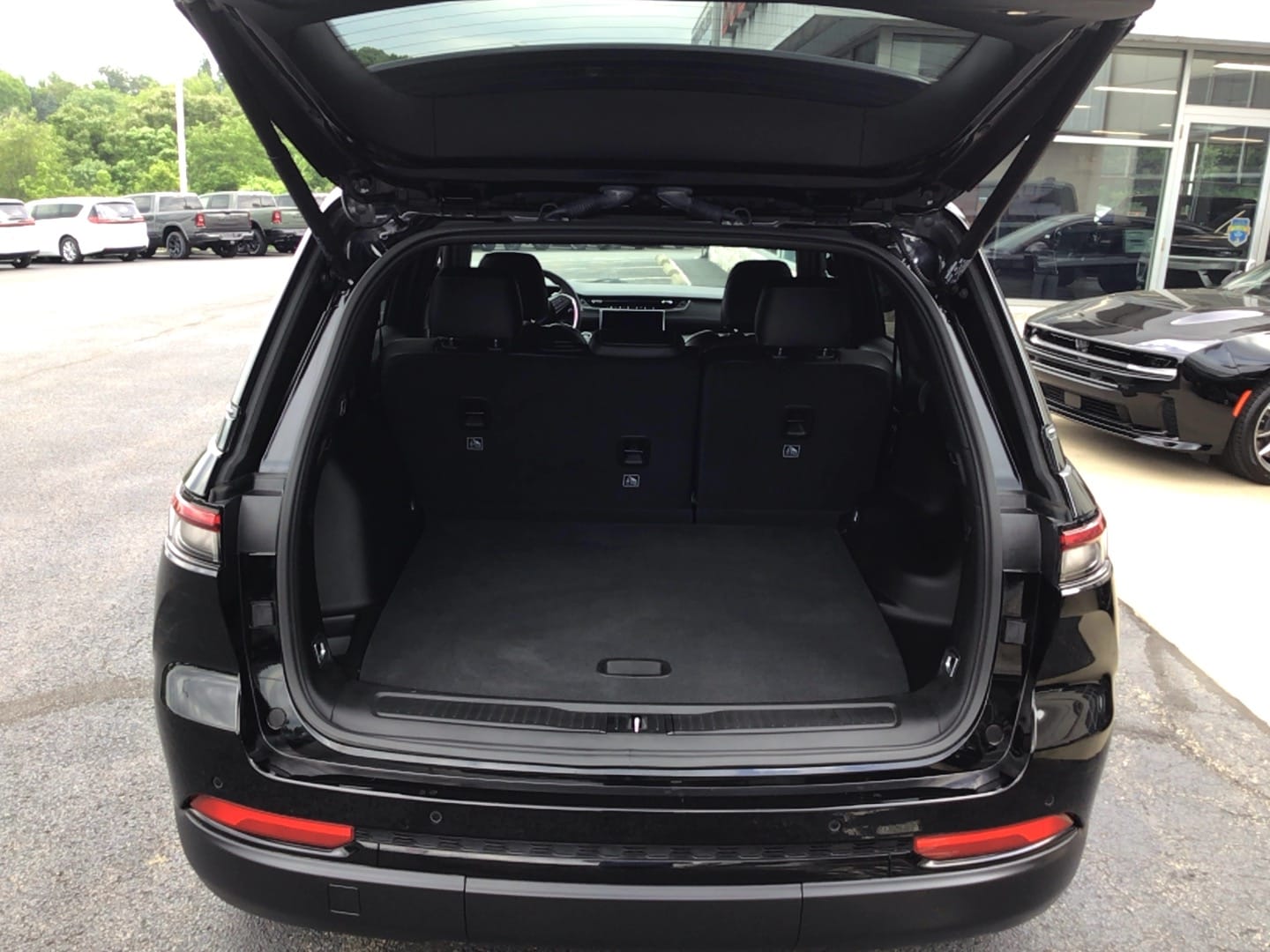 2025 Jeep Grand Cherokee Altitude X Diamond Black Crystal Pearlcoat at Solomon CJD Carmichaels