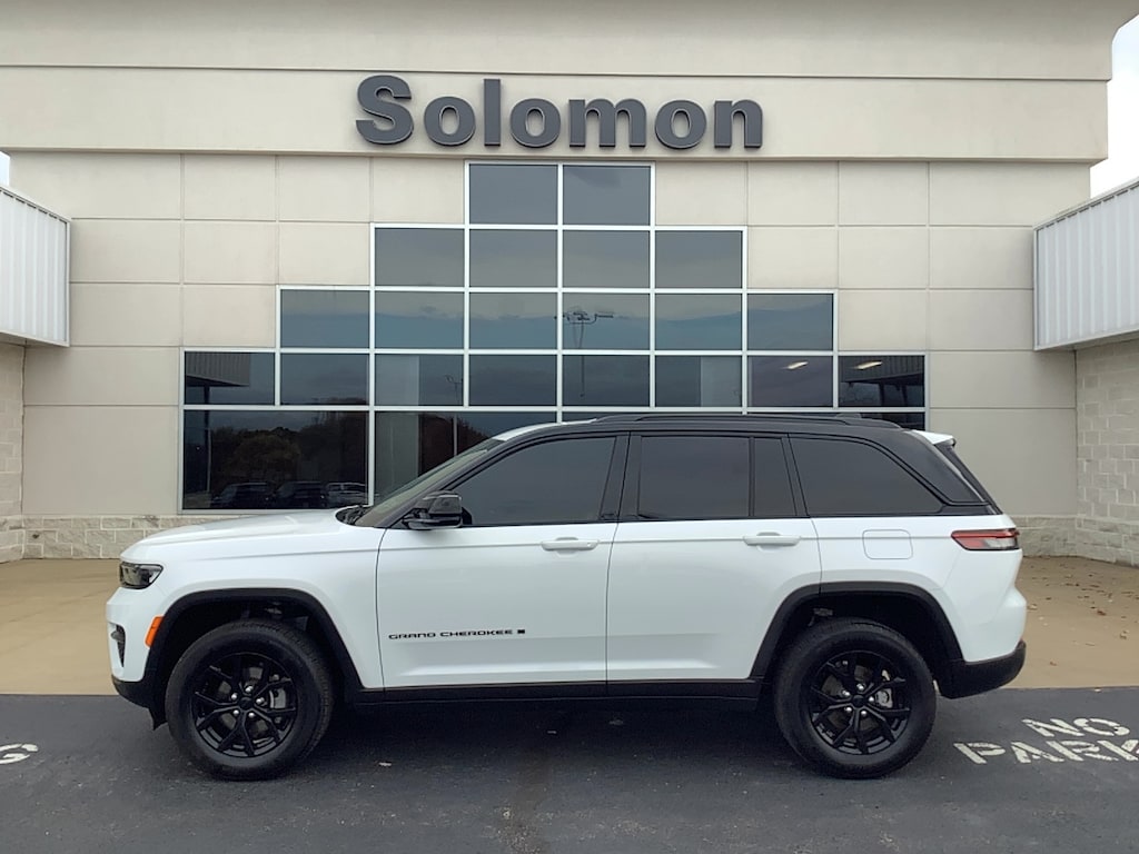 Used 2024 Jeep Grand Cherokee Altitude Altitude 4x4