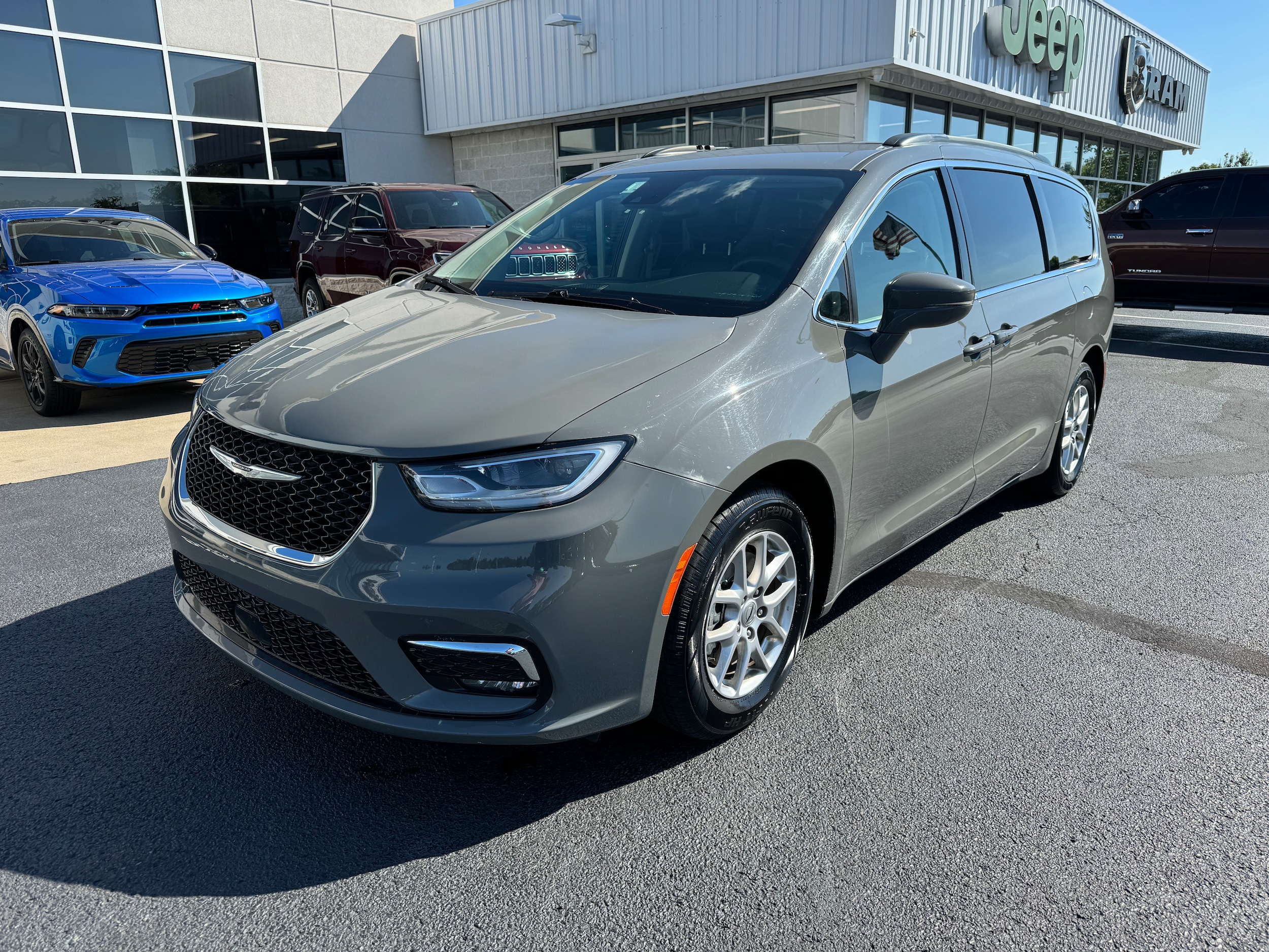 Used 2022 Chrysler Pacifica Touring L with VIN 2C4RC1BG6NR169872 for sale in Brownsville, PA