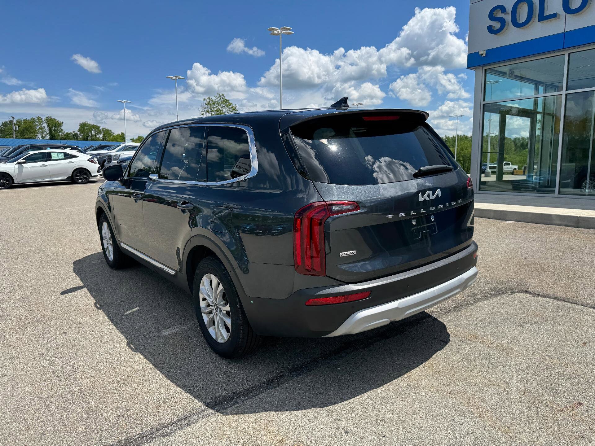 2022 Kia Telluride LX photo 2