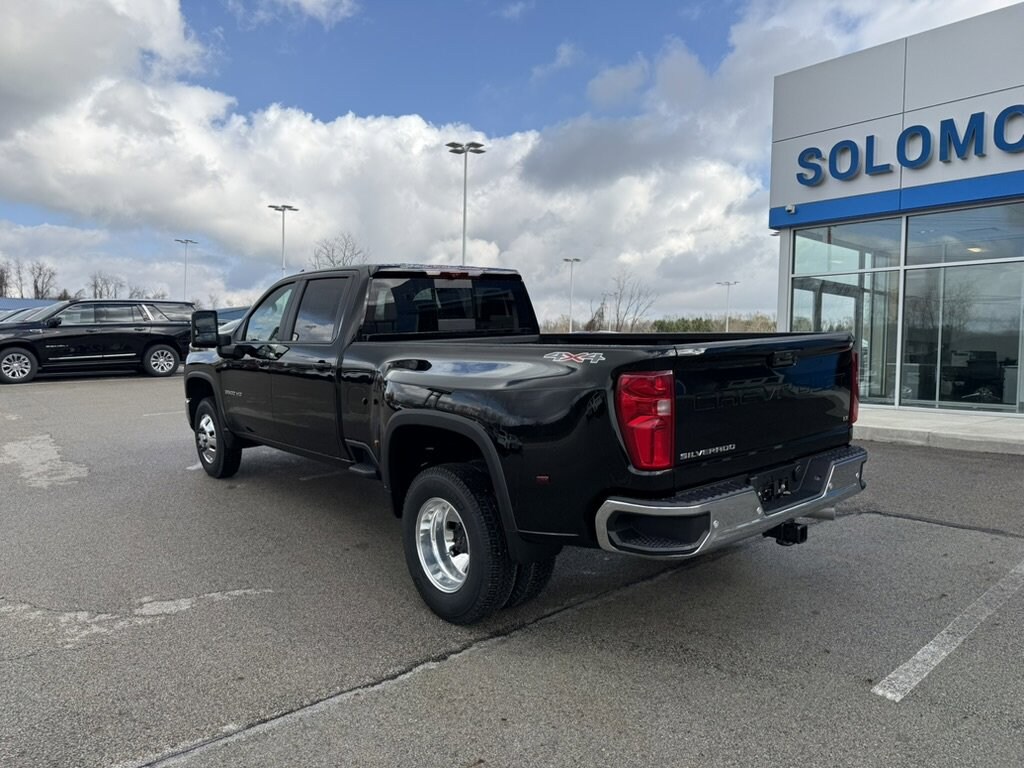 New 2026 Chevrolet Silverado 3500 HD LT Truck Crew Cab