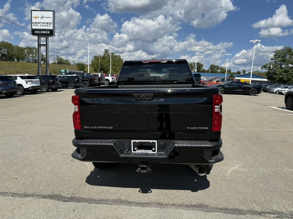 2025 Chevrolet Silverado 2500HD Custom photo 3