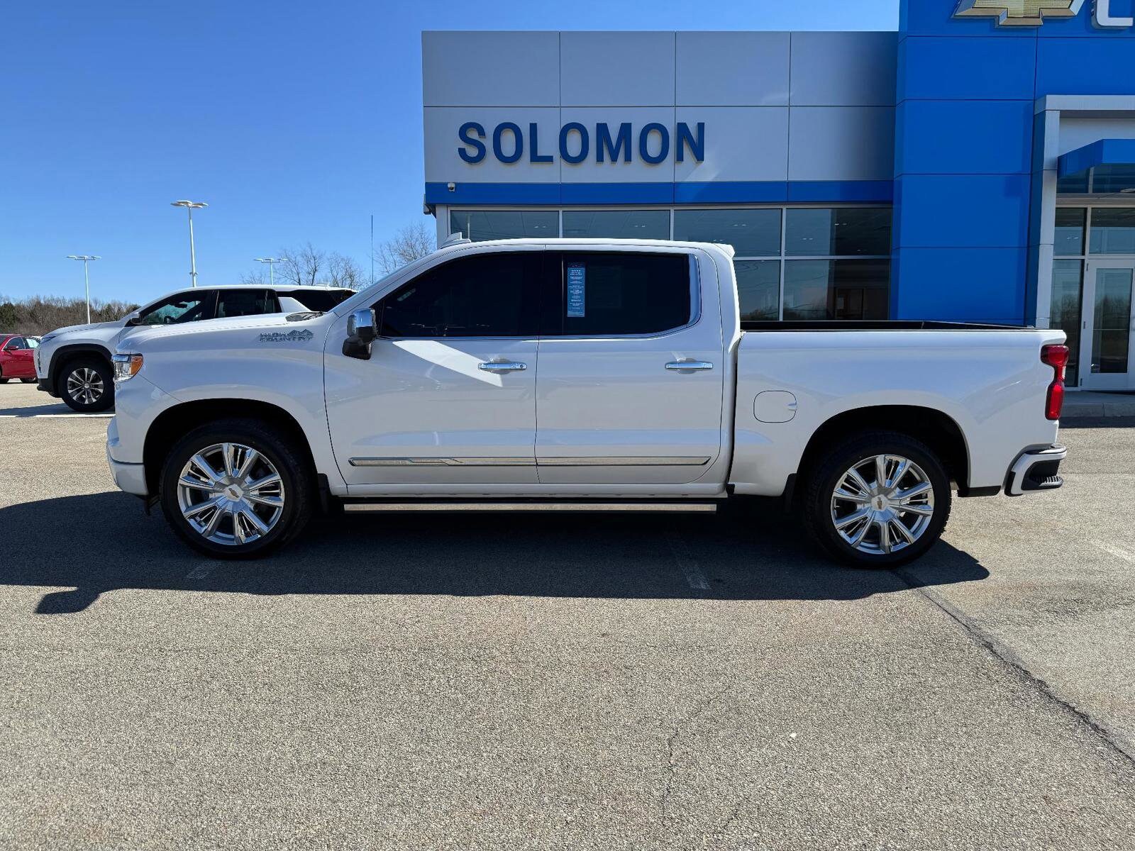 2023 Chevrolet Silverado 1500 High Country photo 2