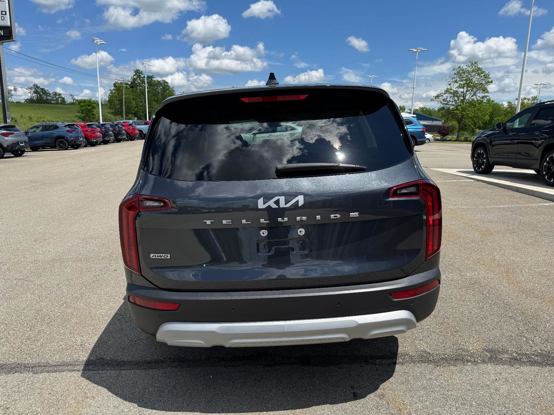 2022 Kia Telluride LX photo 3