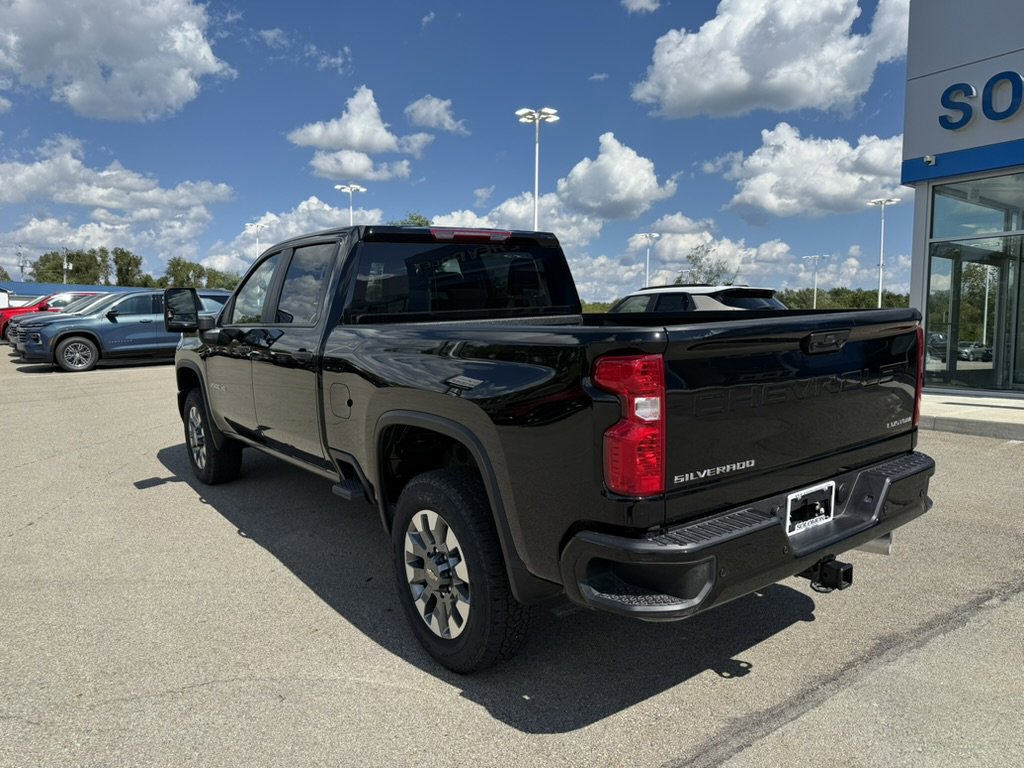 2025 Chevrolet Silverado 2500HD Custom photo 2