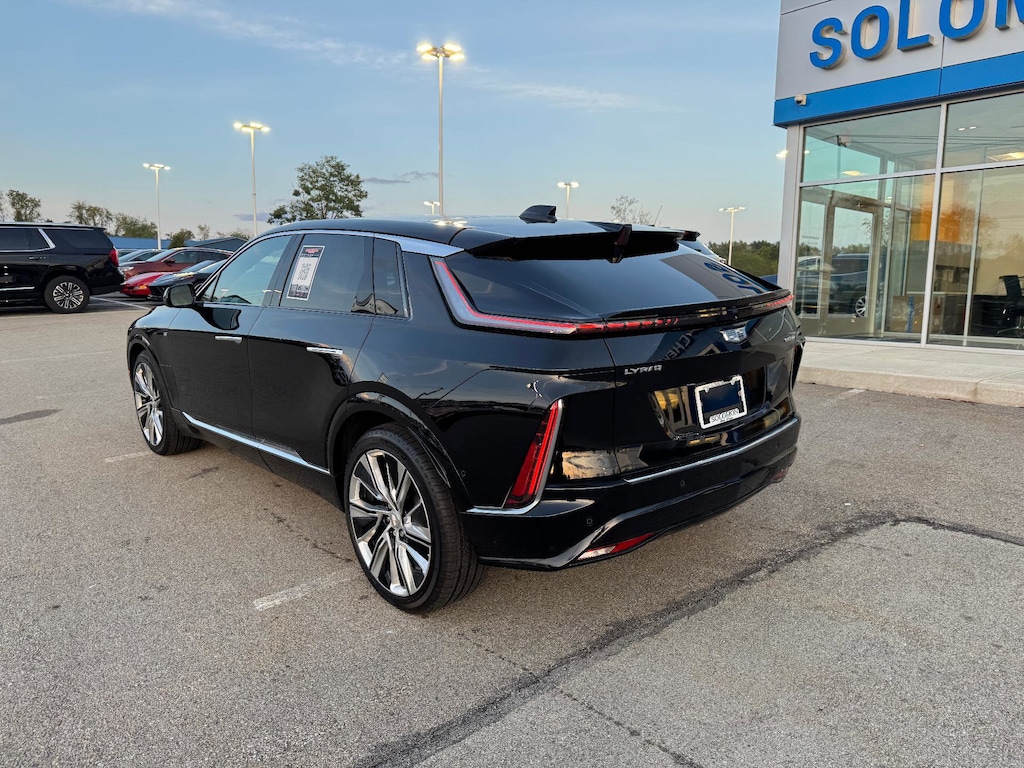 Used 2024 CADILLAC LYRIQ Luxury SUV