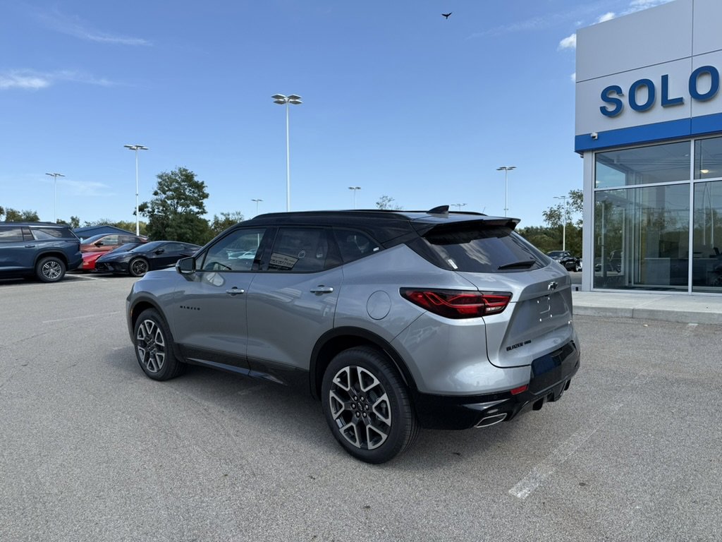 2025 Chevrolet Blazer RS photo 2