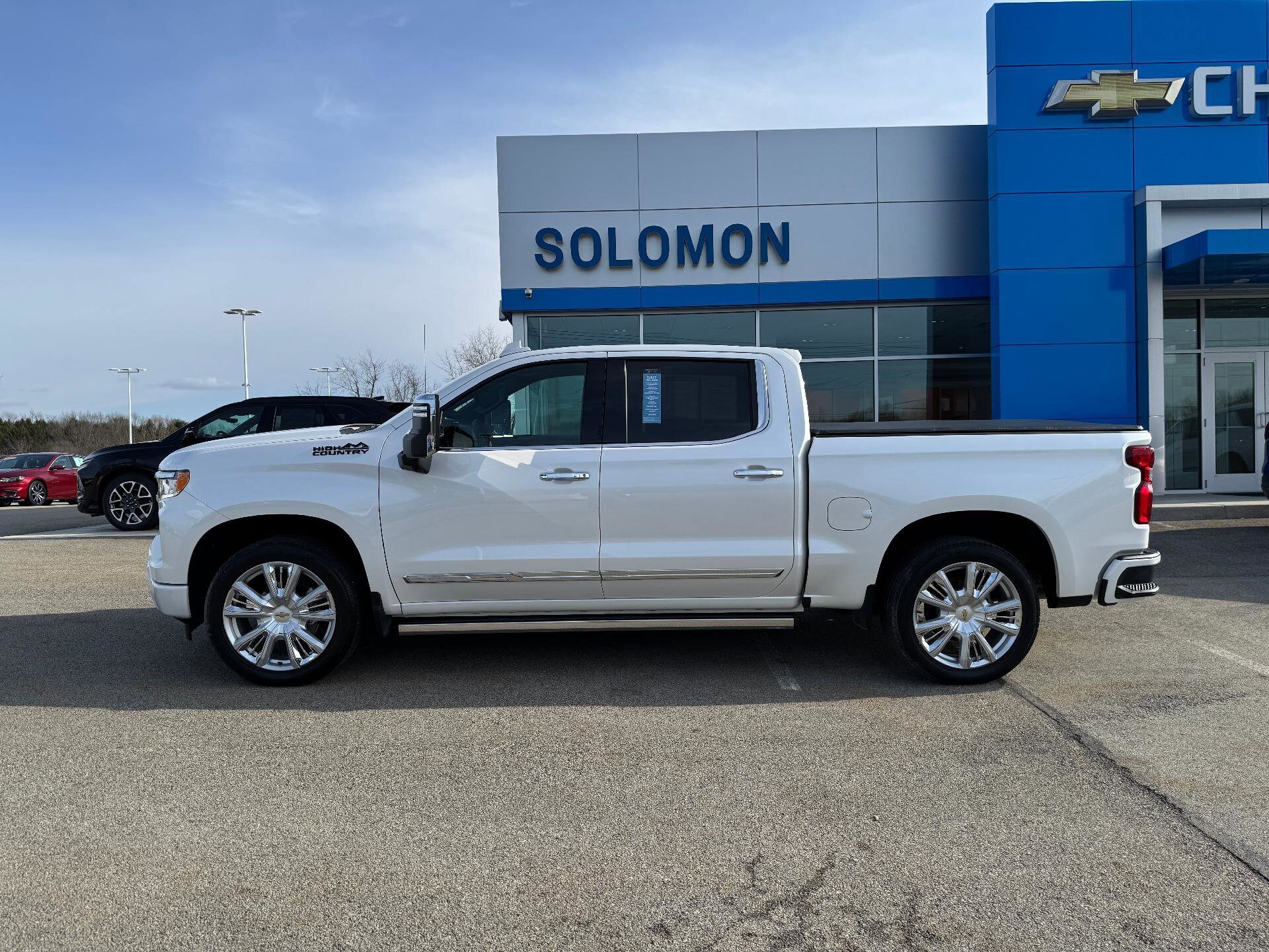 2024 Chevrolet Silverado 1500 High Country photo 2
