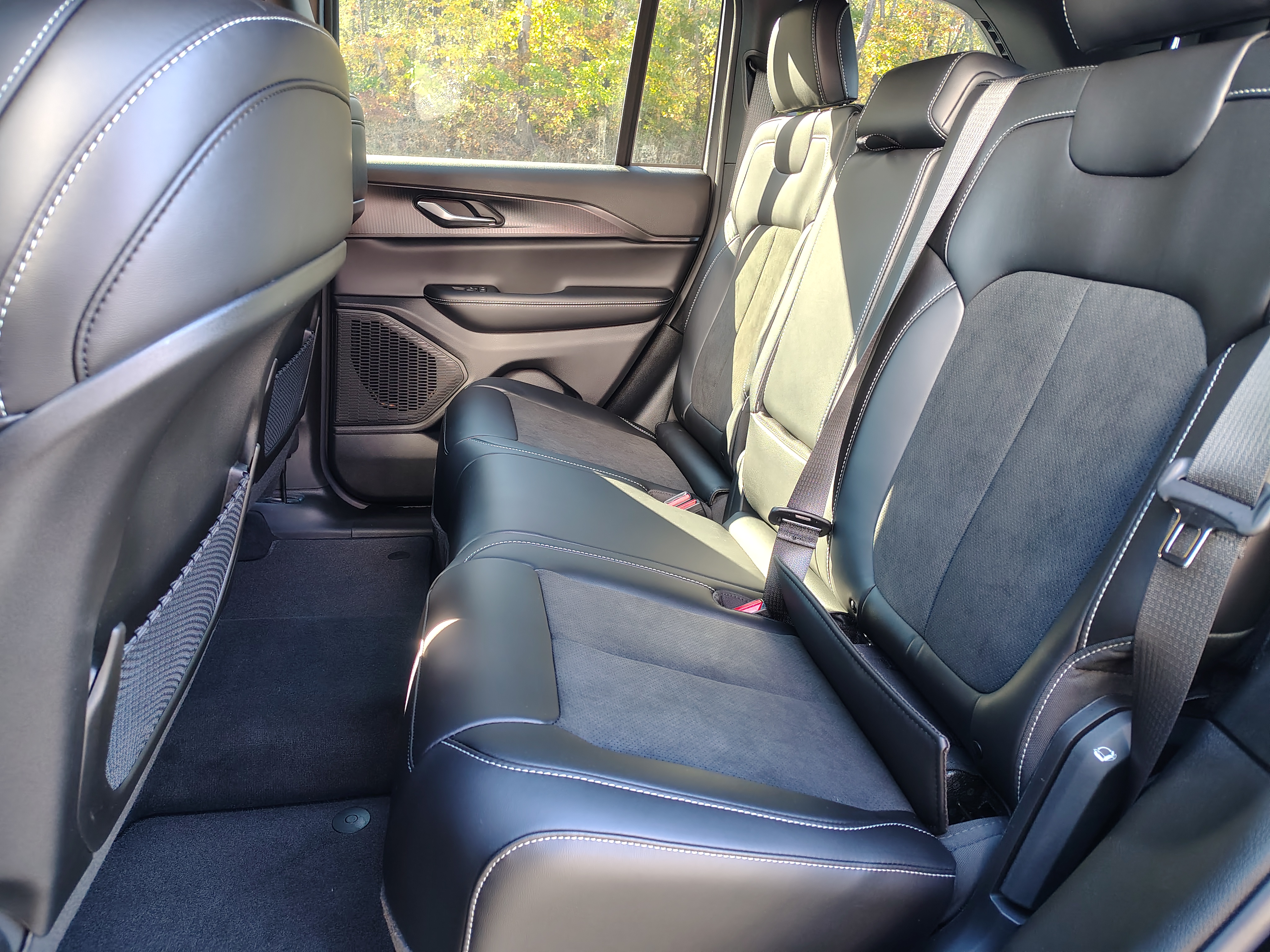 2027 Jeep Grand Cherokee photo 26 of 39