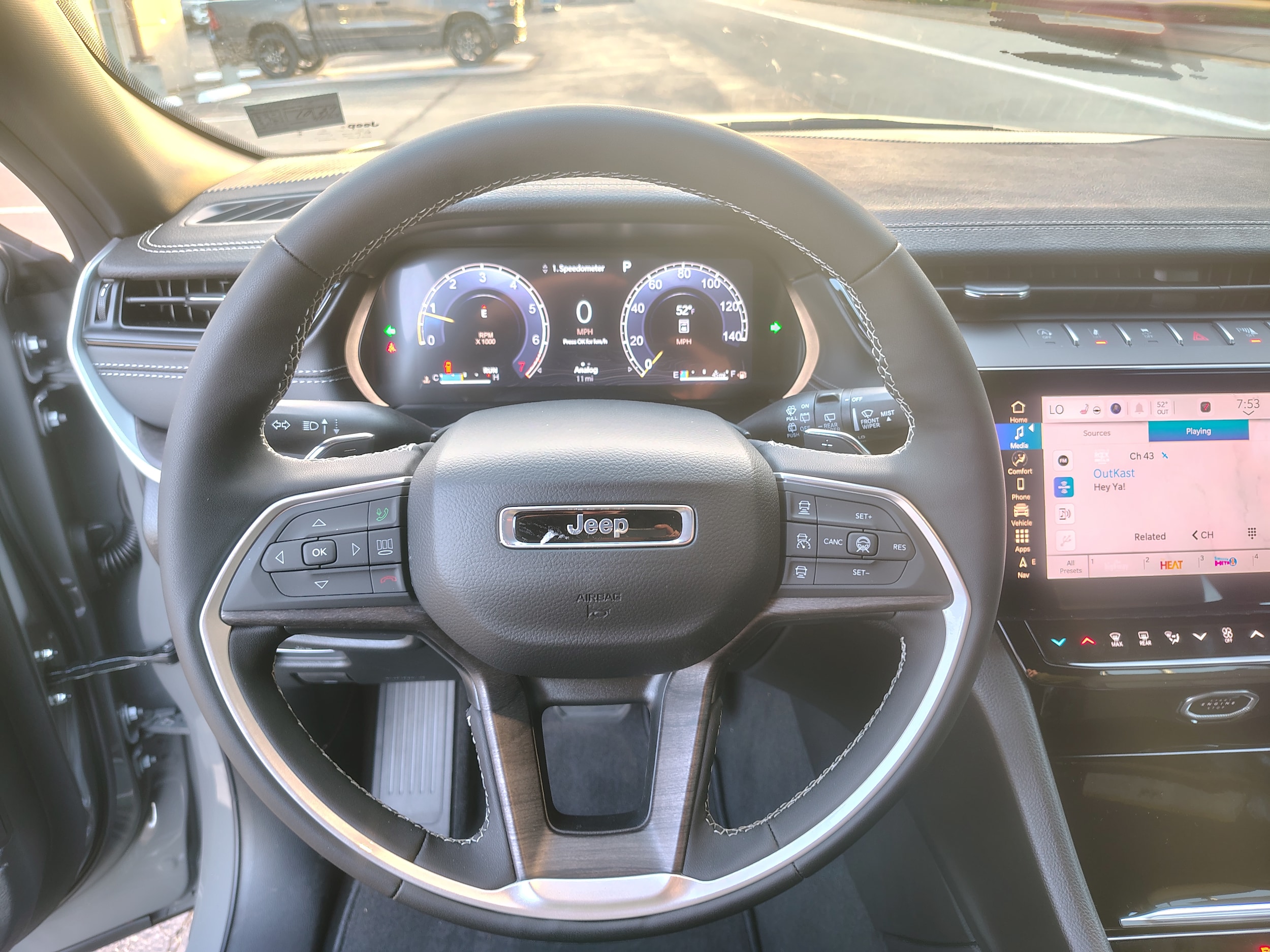 2027 Jeep Grand Cherokee photo 34 of 43
