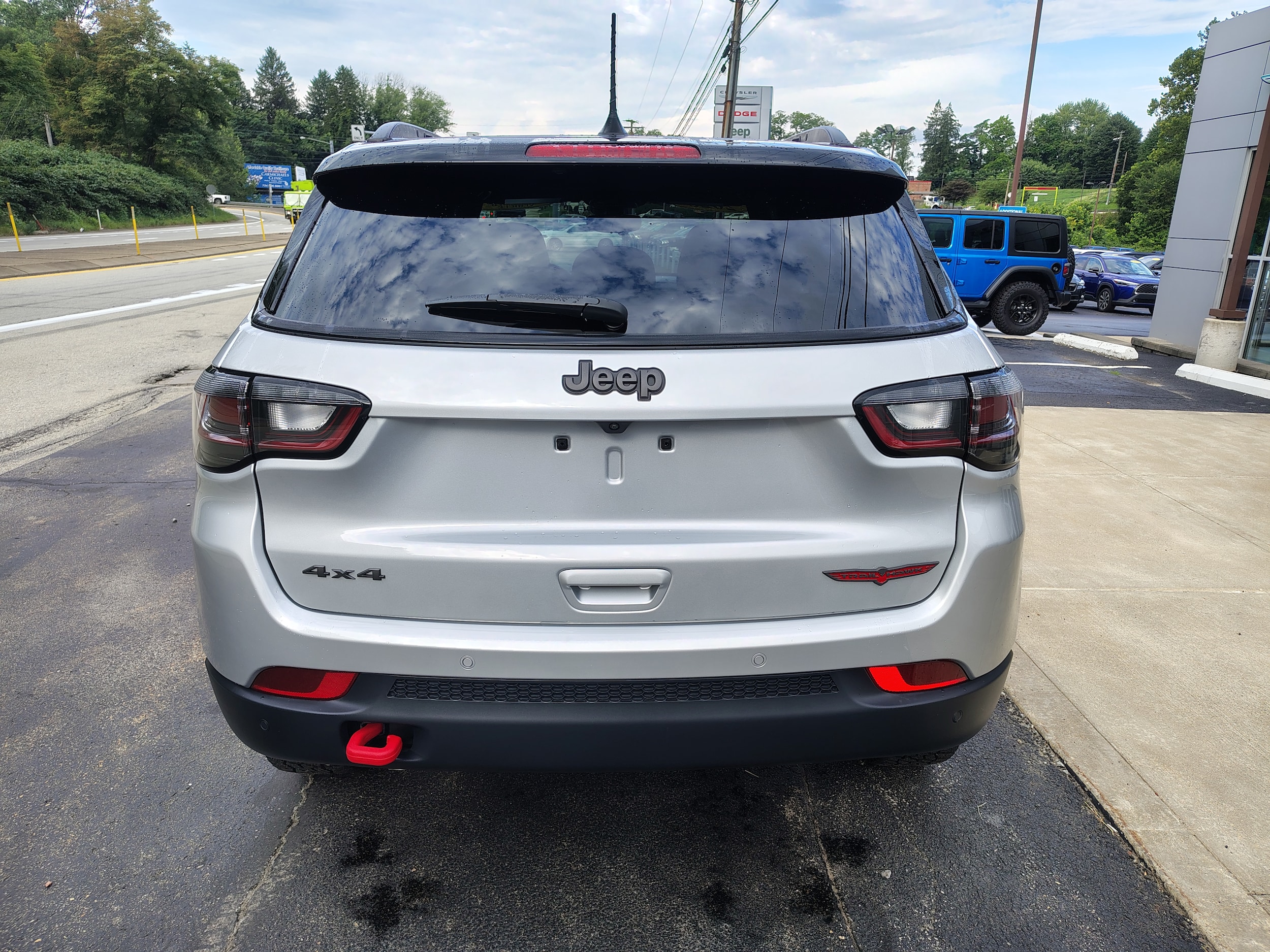 2025 Jeep Compass Trailhawk Silver Zynith Metallic Clearcoat at Solomon CJD Carmichaels