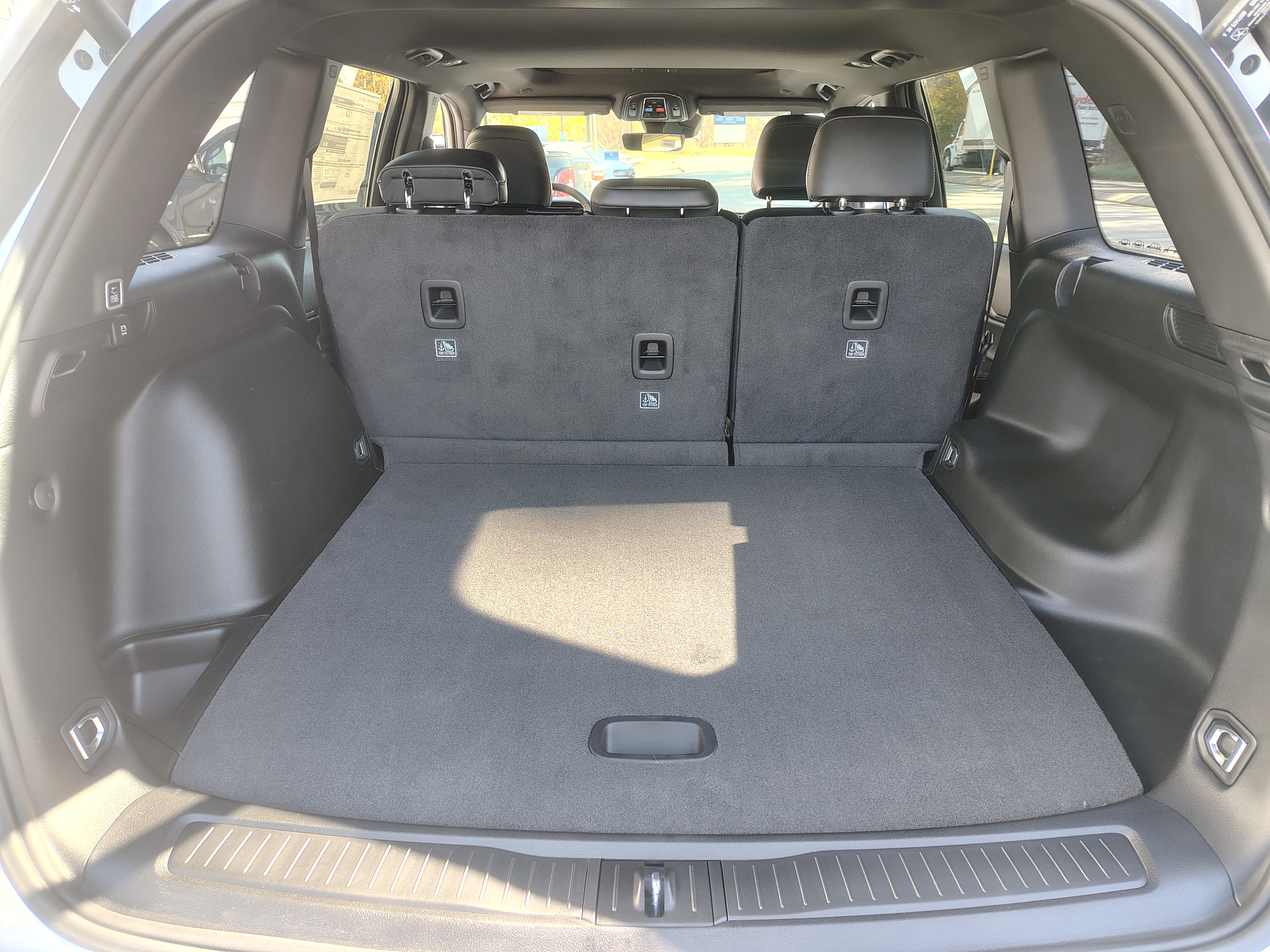 2027 Jeep Grand Cherokee photo 11 of 39