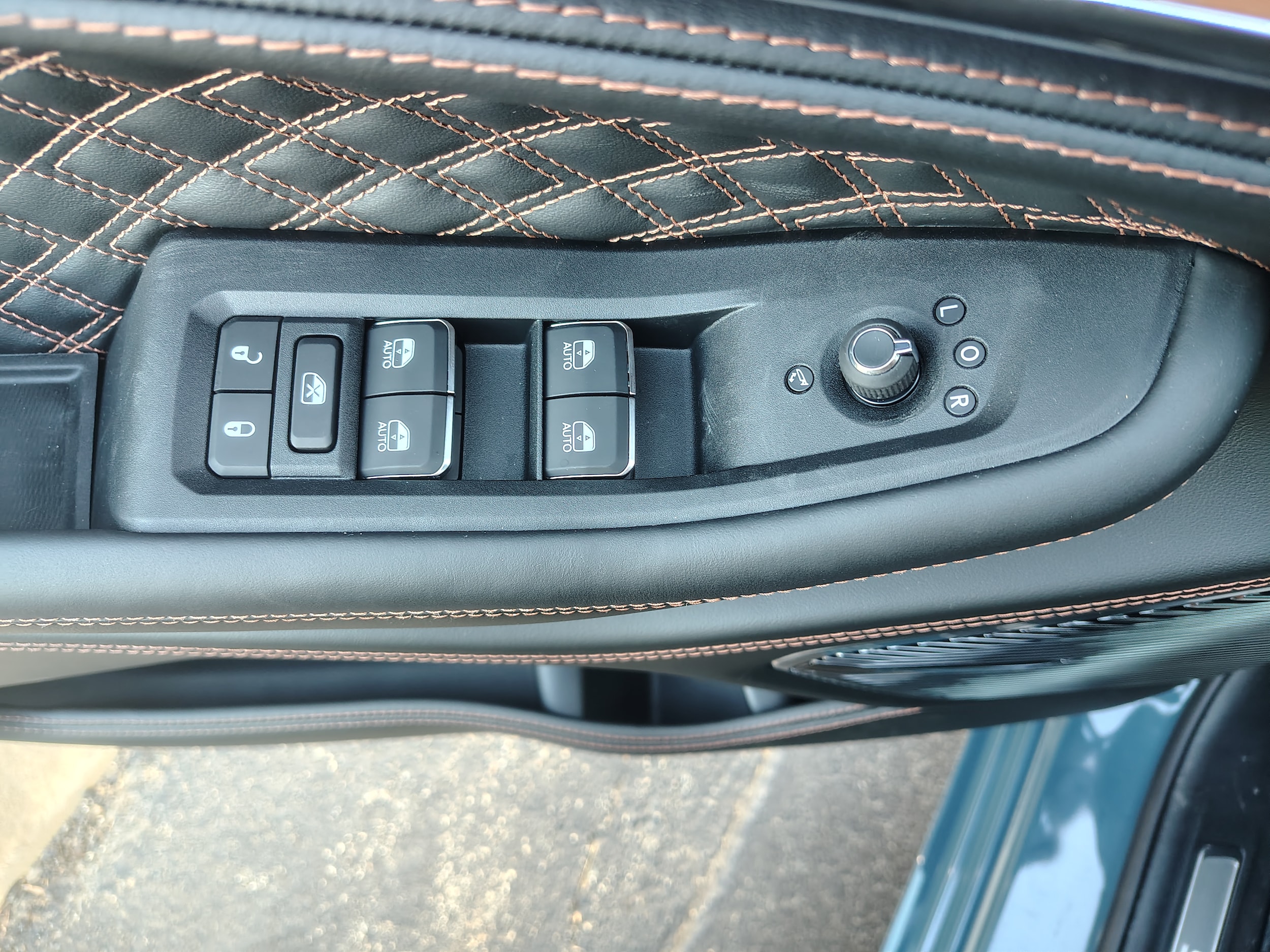 2027 Jeep Grand Cherokee photo 26 of 47