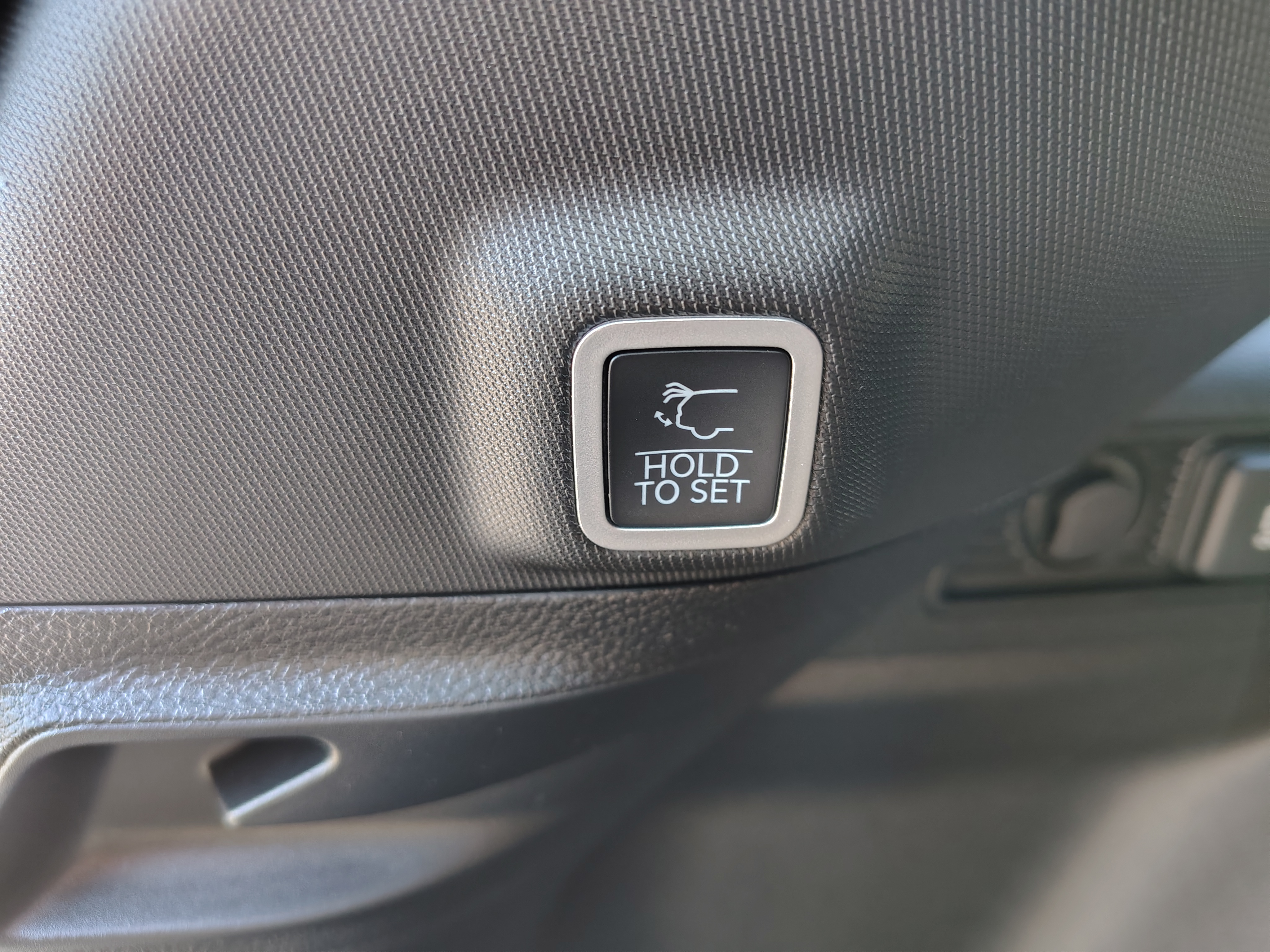 2027 Jeep Grand Cherokee photo 14 of 40