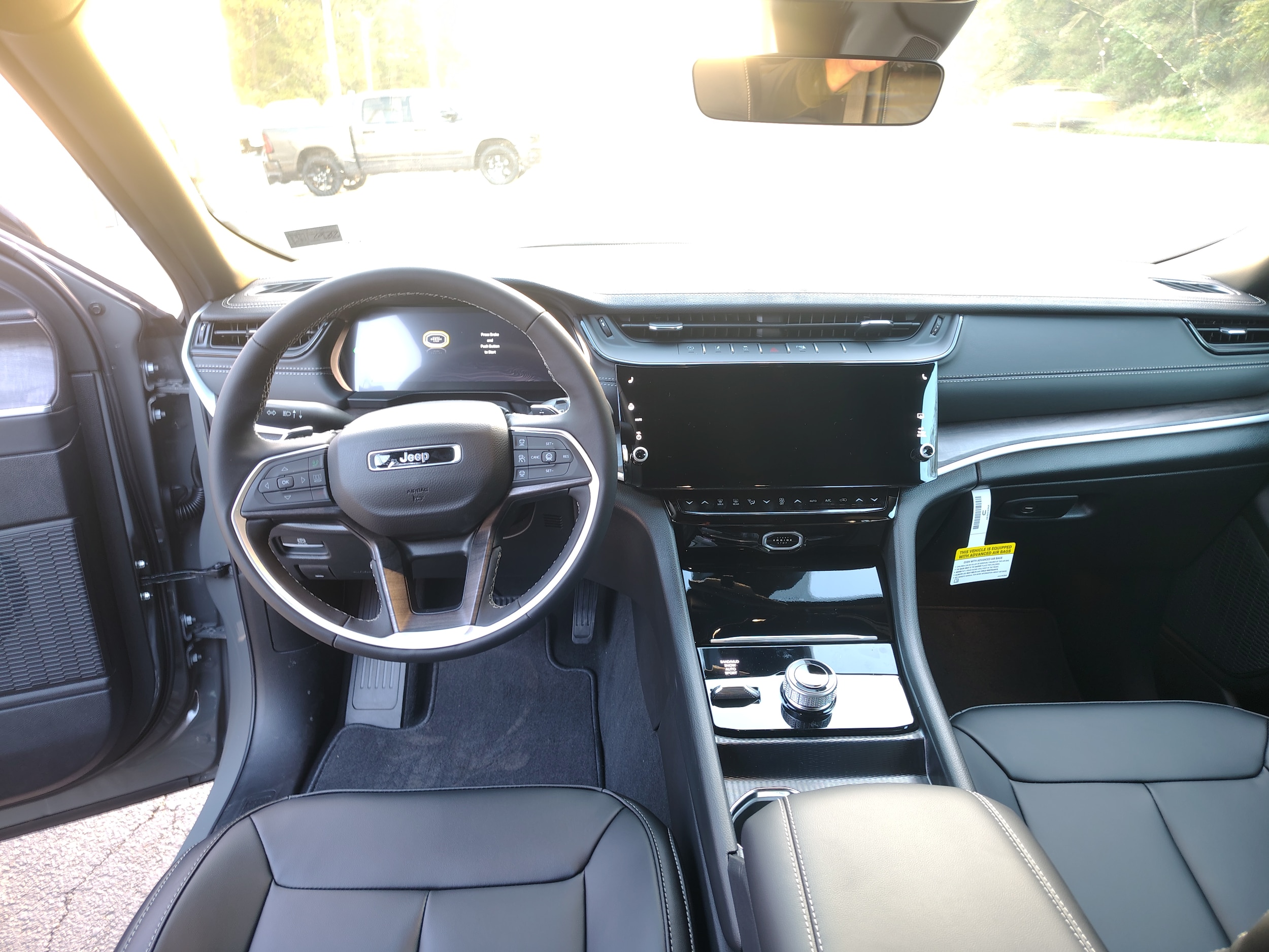 2027 Jeep Grand Cherokee photo 27 of 43