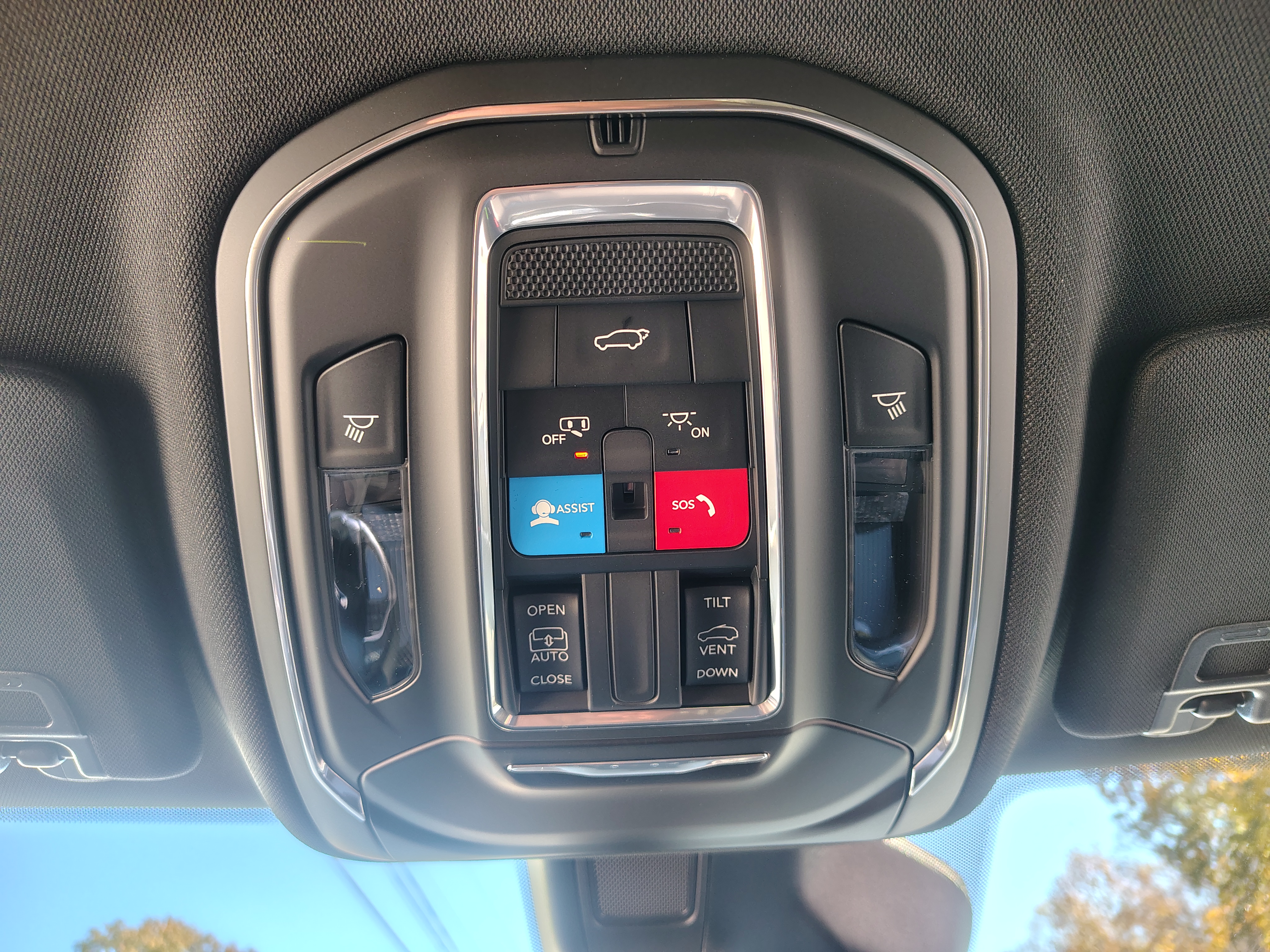 2027 Jeep Grand Cherokee photo 38 of 39