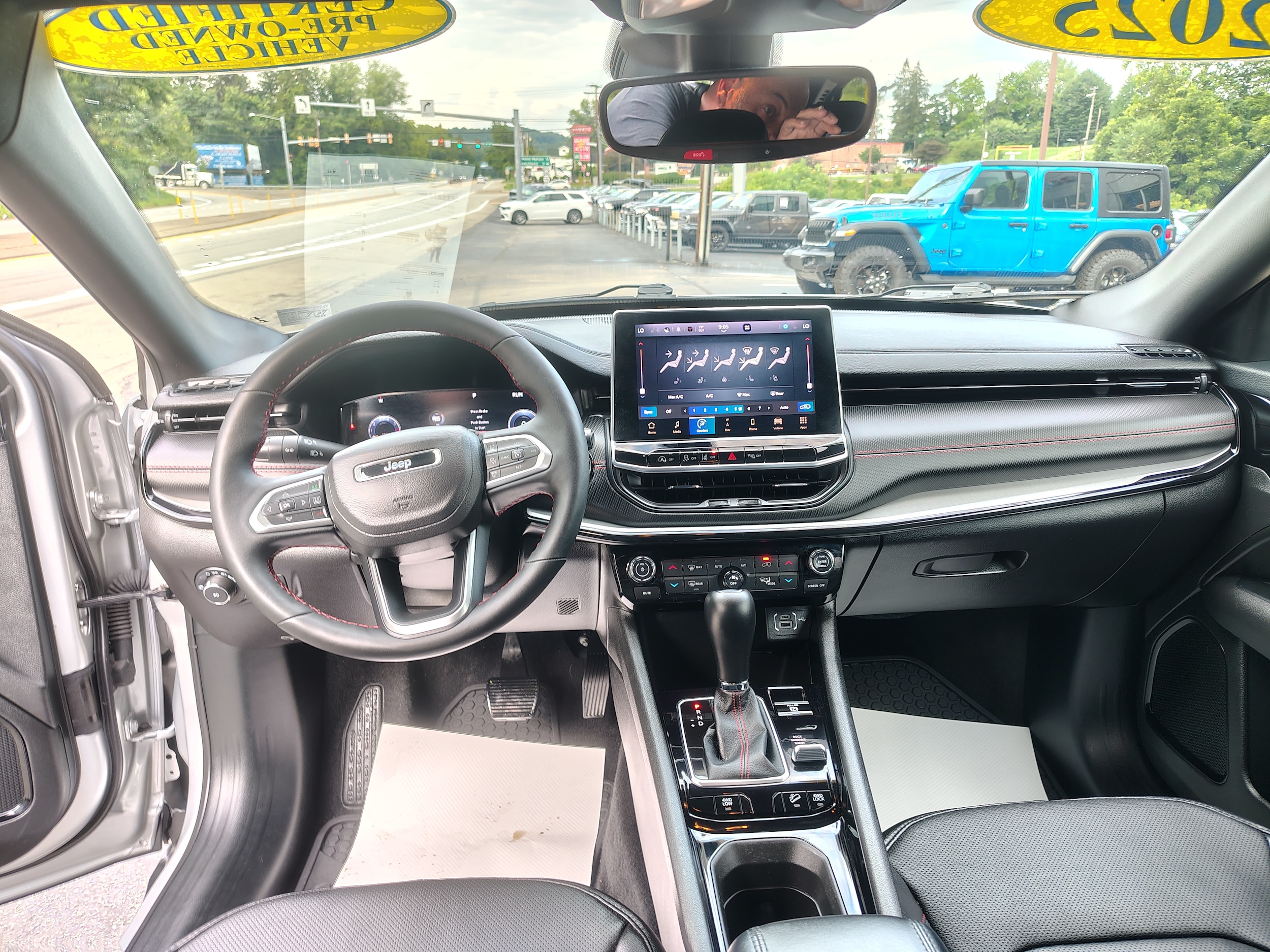 2025 Jeep Compass Trailhawk Silver Zynith Metallic Clearcoat at Solomon CJD Carmichaels