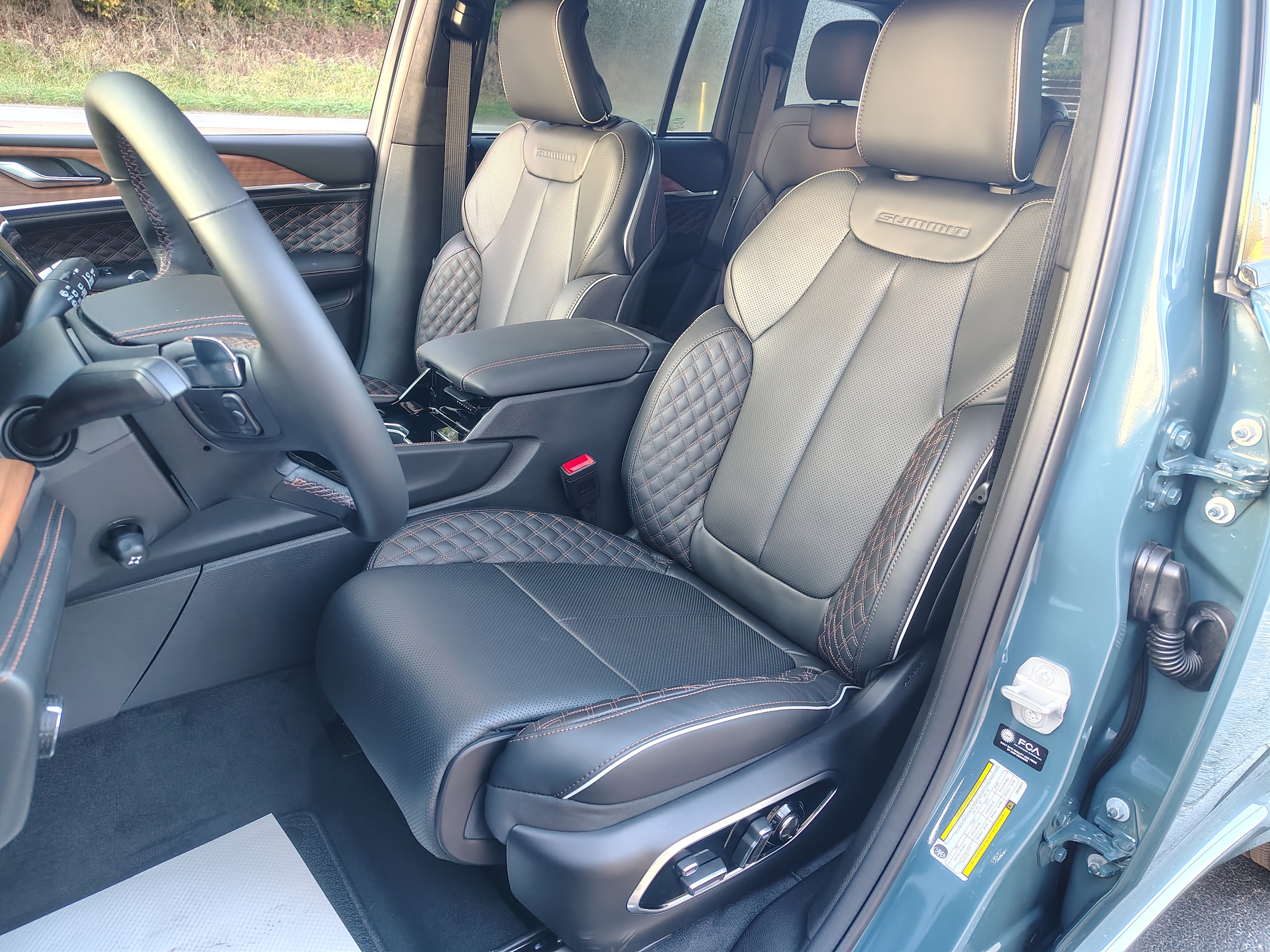 2027 Jeep Grand Cherokee photo 21 of 47