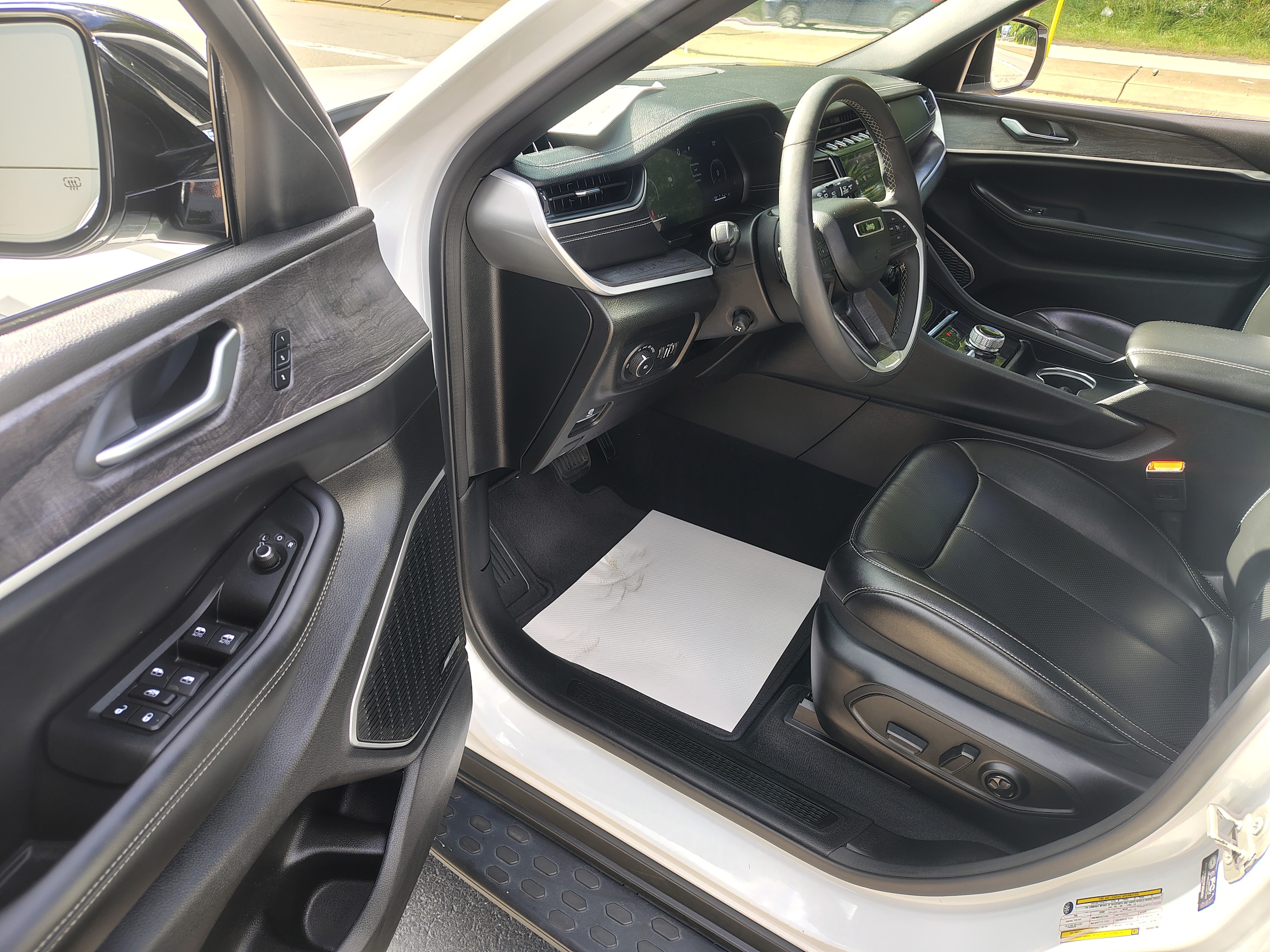 2024 Jeep Grand Cherokee L Limited Bright White Clearcoat at Solomon CJD Carmichaels
