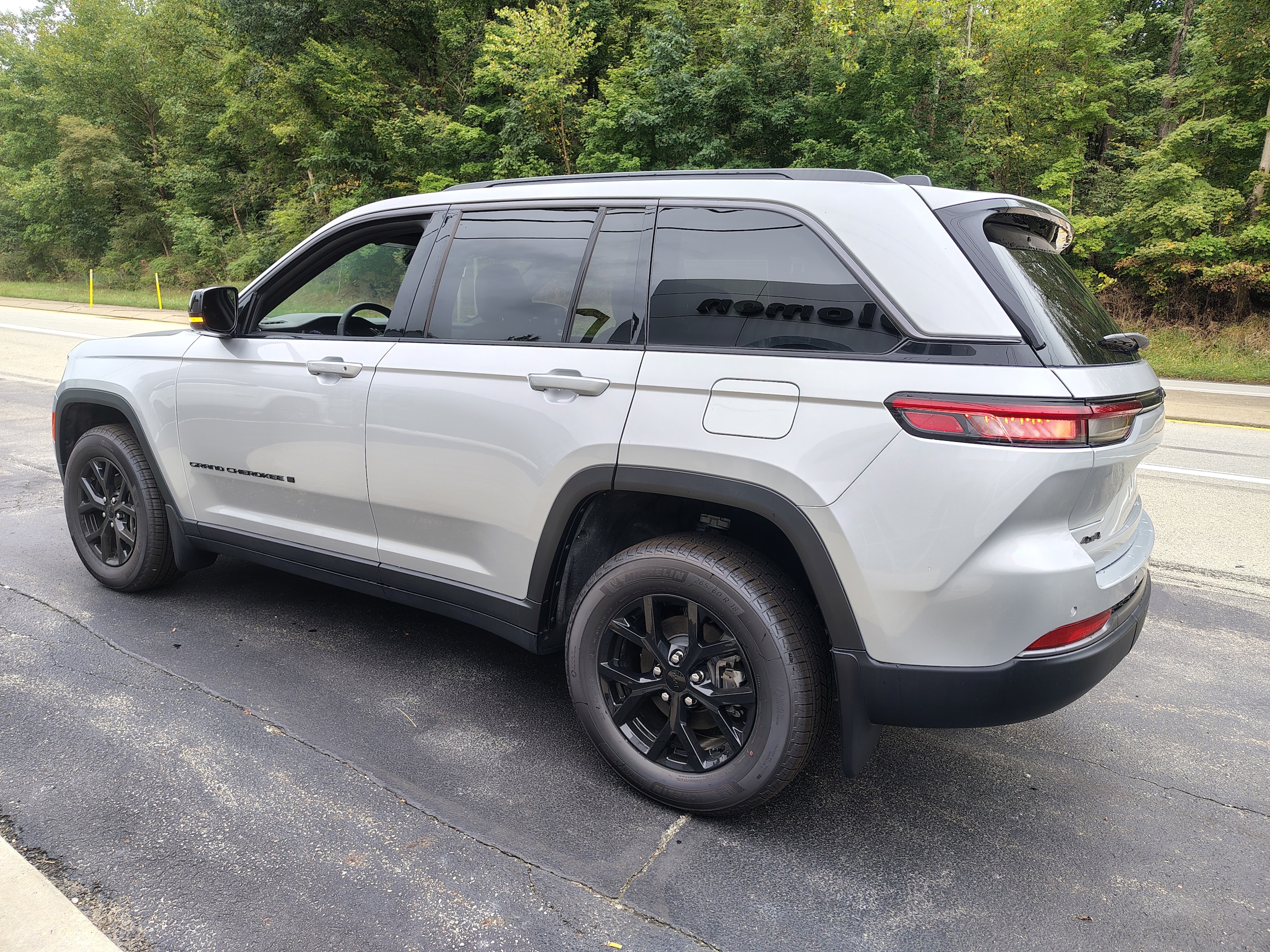 2026 Jeep Grand Cherokee LAREDO ALTITUDE 4X4 Silver Zynith at Three Rivers CJD