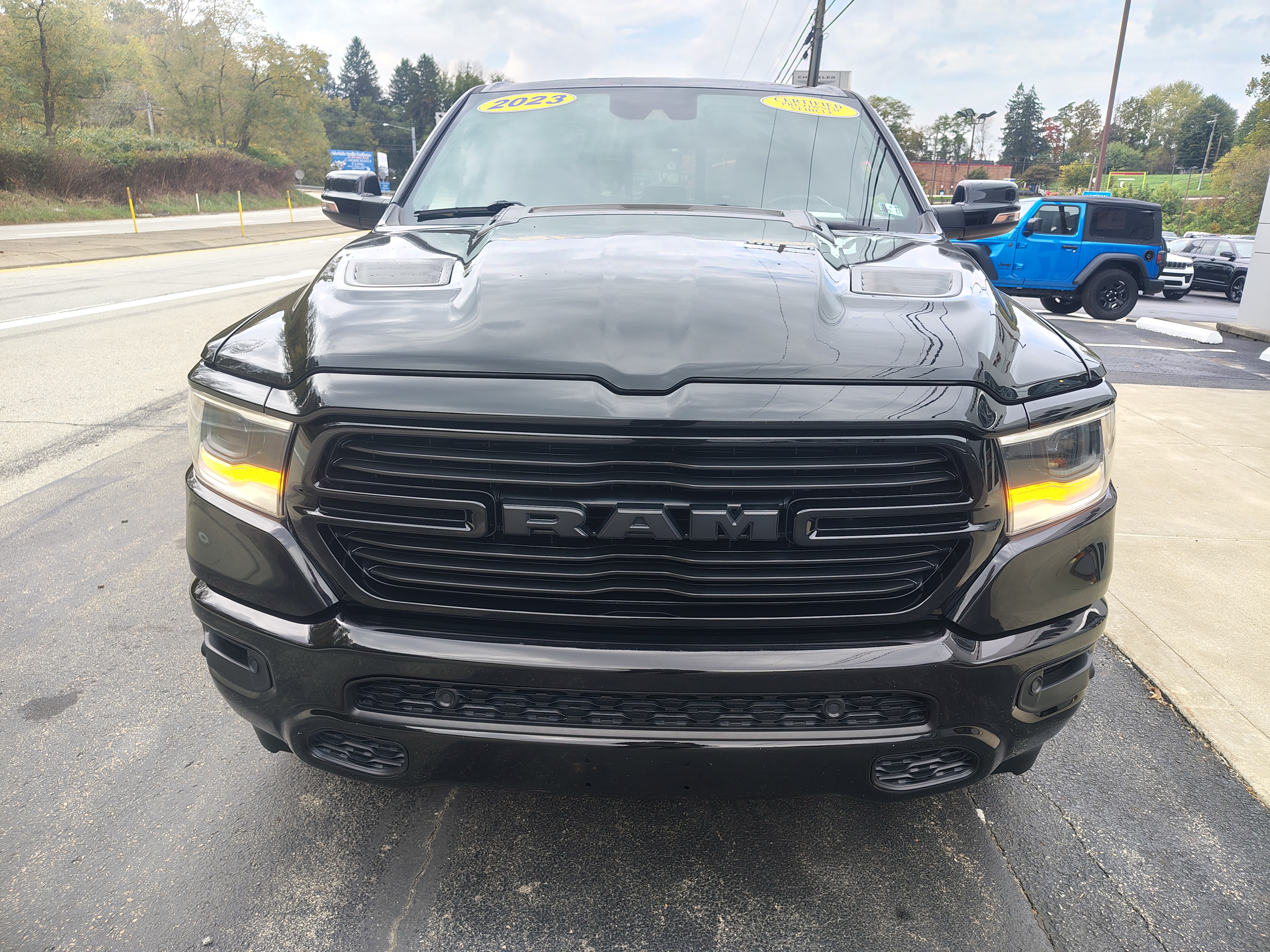 2023 Ram 1500 photo 3 of 40
