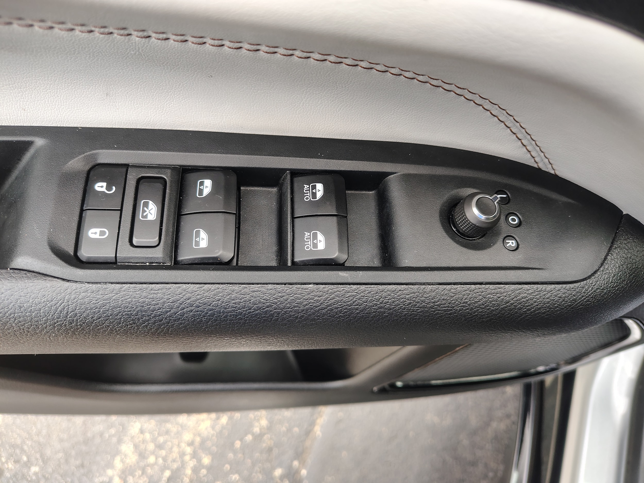 2025 Jeep Compass Limited Silver Zynith Metallic Clearcoat at Solomon CJD Carmichaels