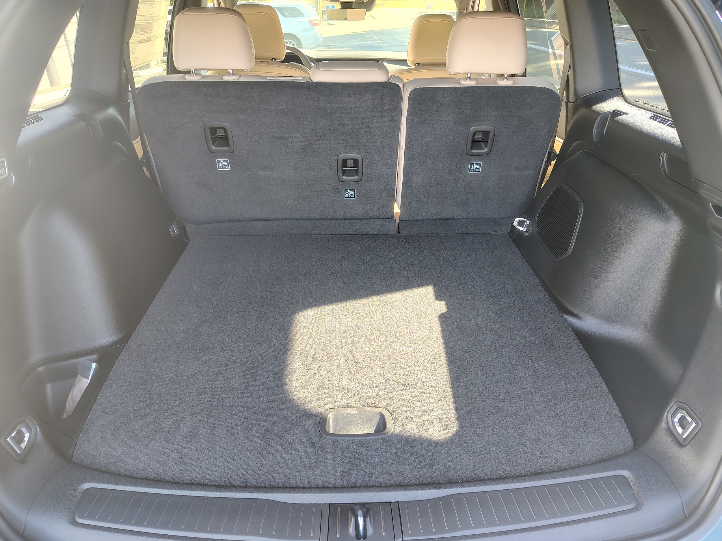 2027 Jeep Grand Cherokee photo 13 of 44